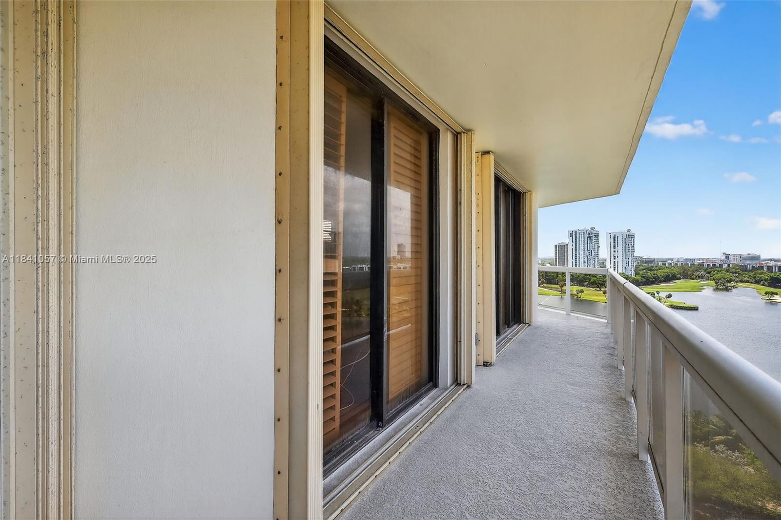 20185 E Country Club Dr Unit: 1406/1405