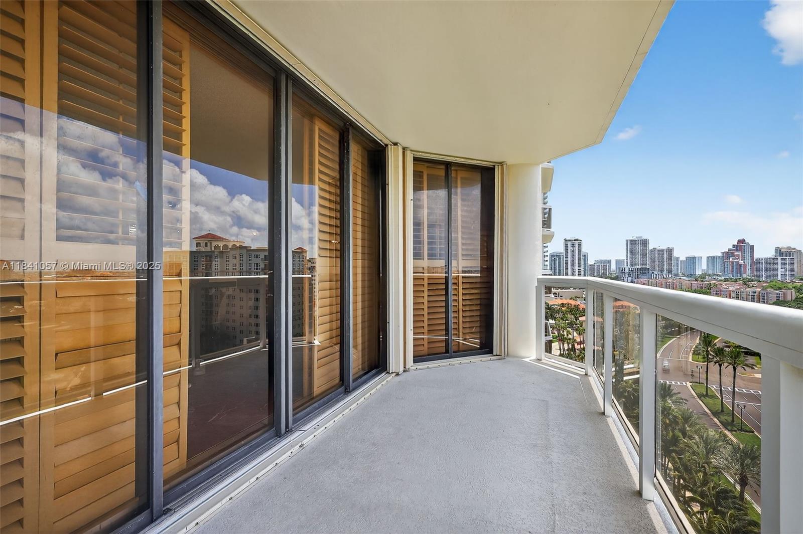 20185 E Country Club Dr Unit: 1406/1405