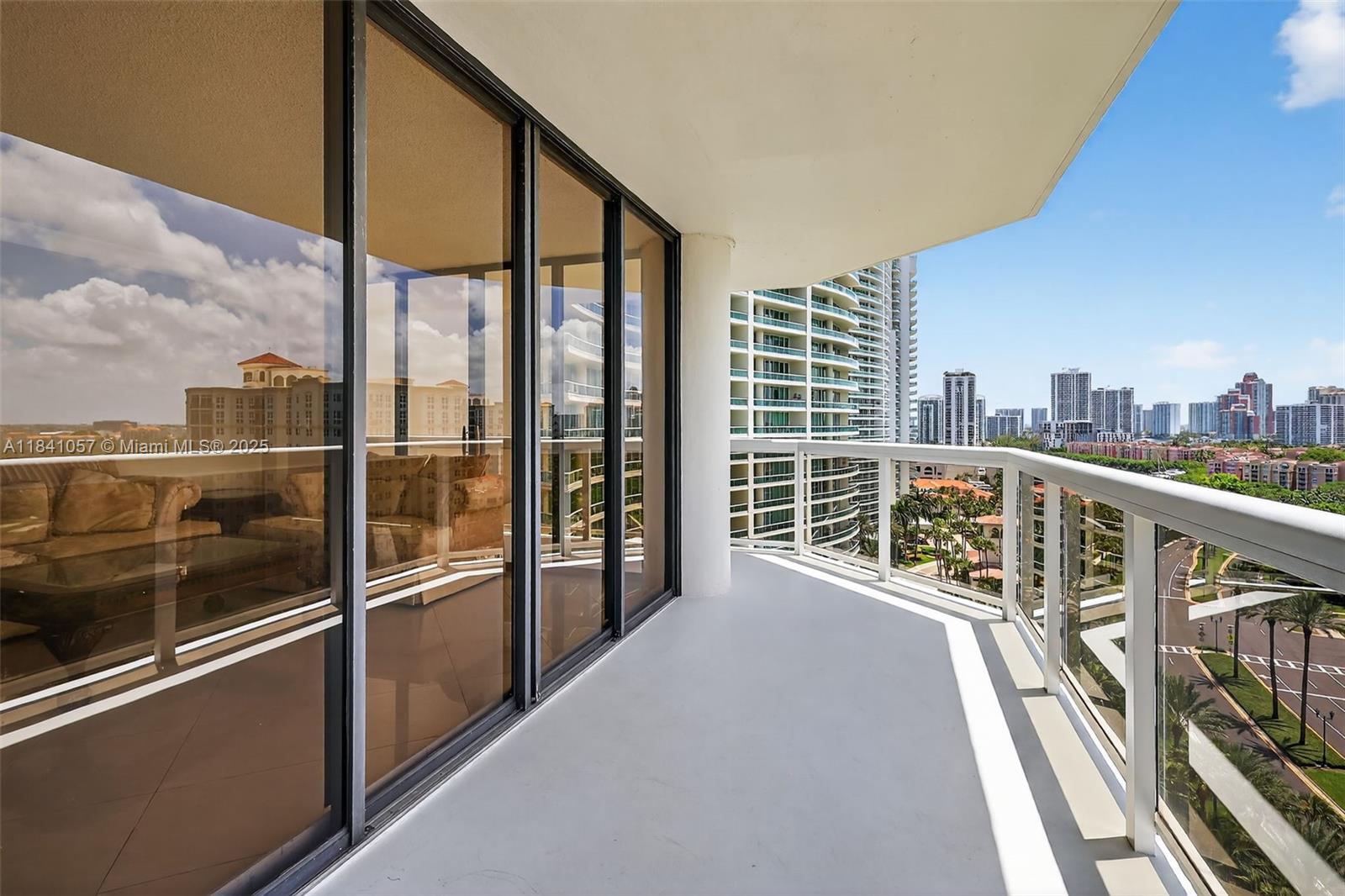 20185 E Country Club Dr Unit: 1406/1405