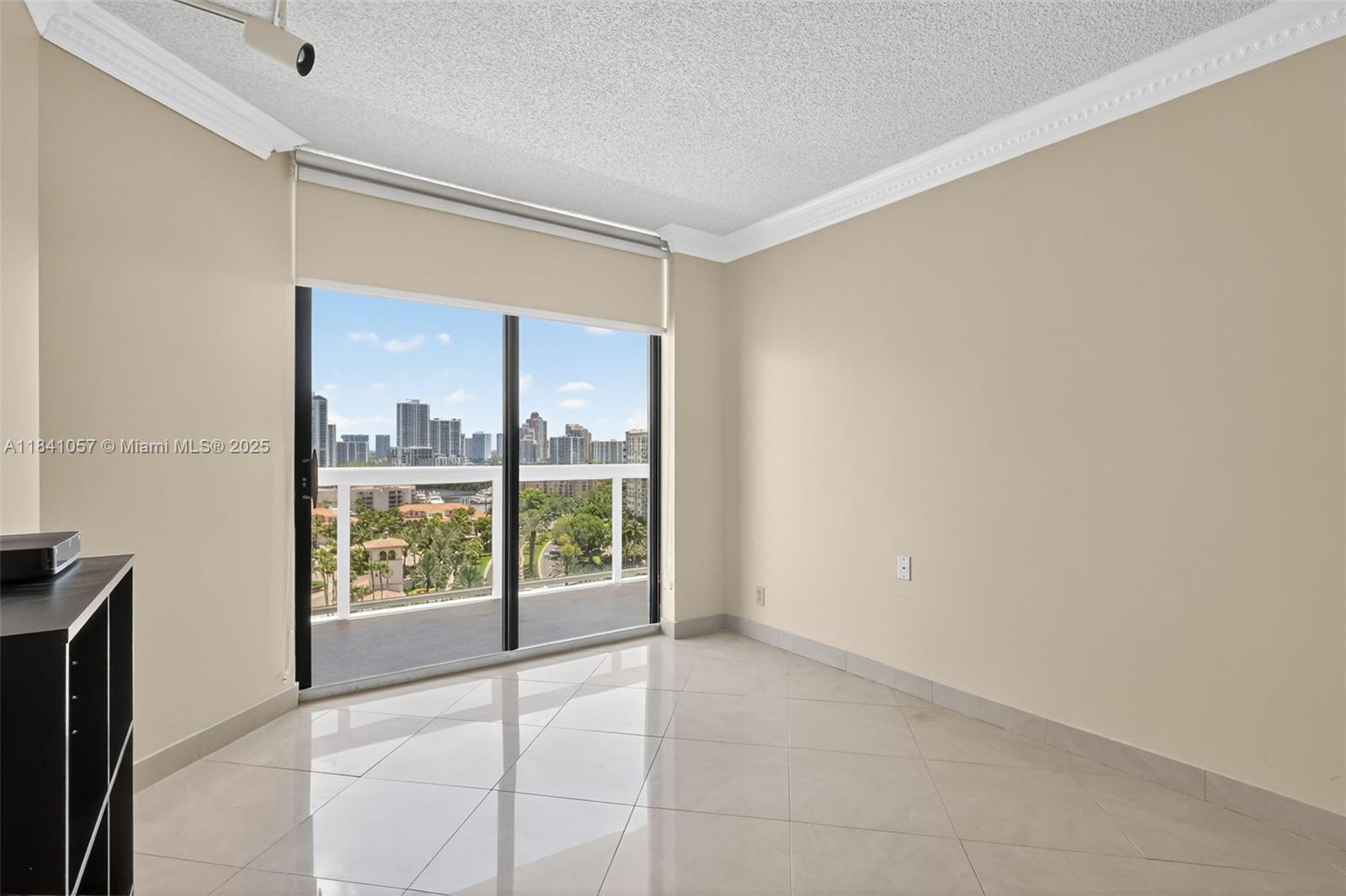 20185 E Country Club Dr Unit: 1406/1405