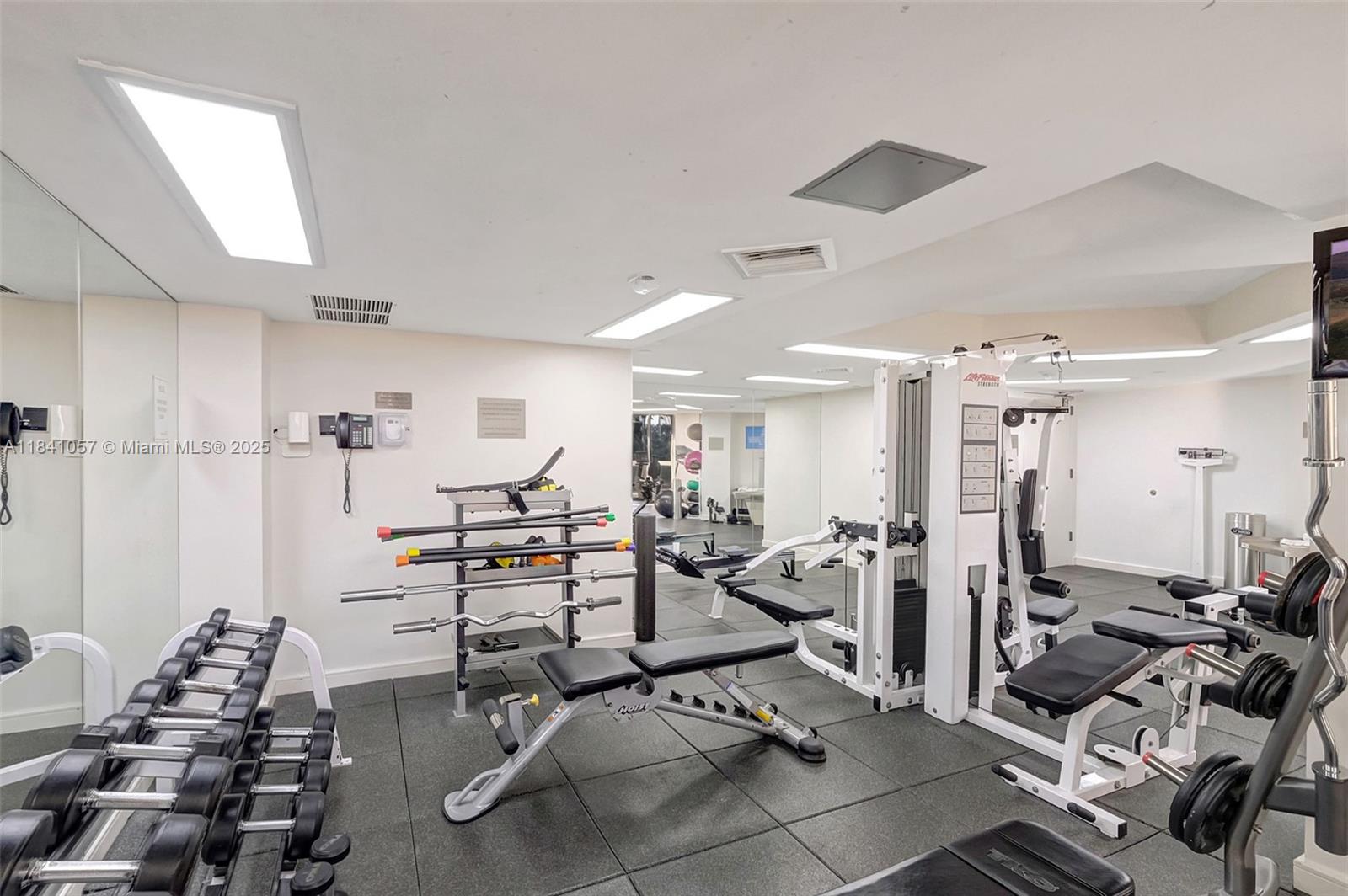 20185 E Country Club Dr Unit: 1406/1405