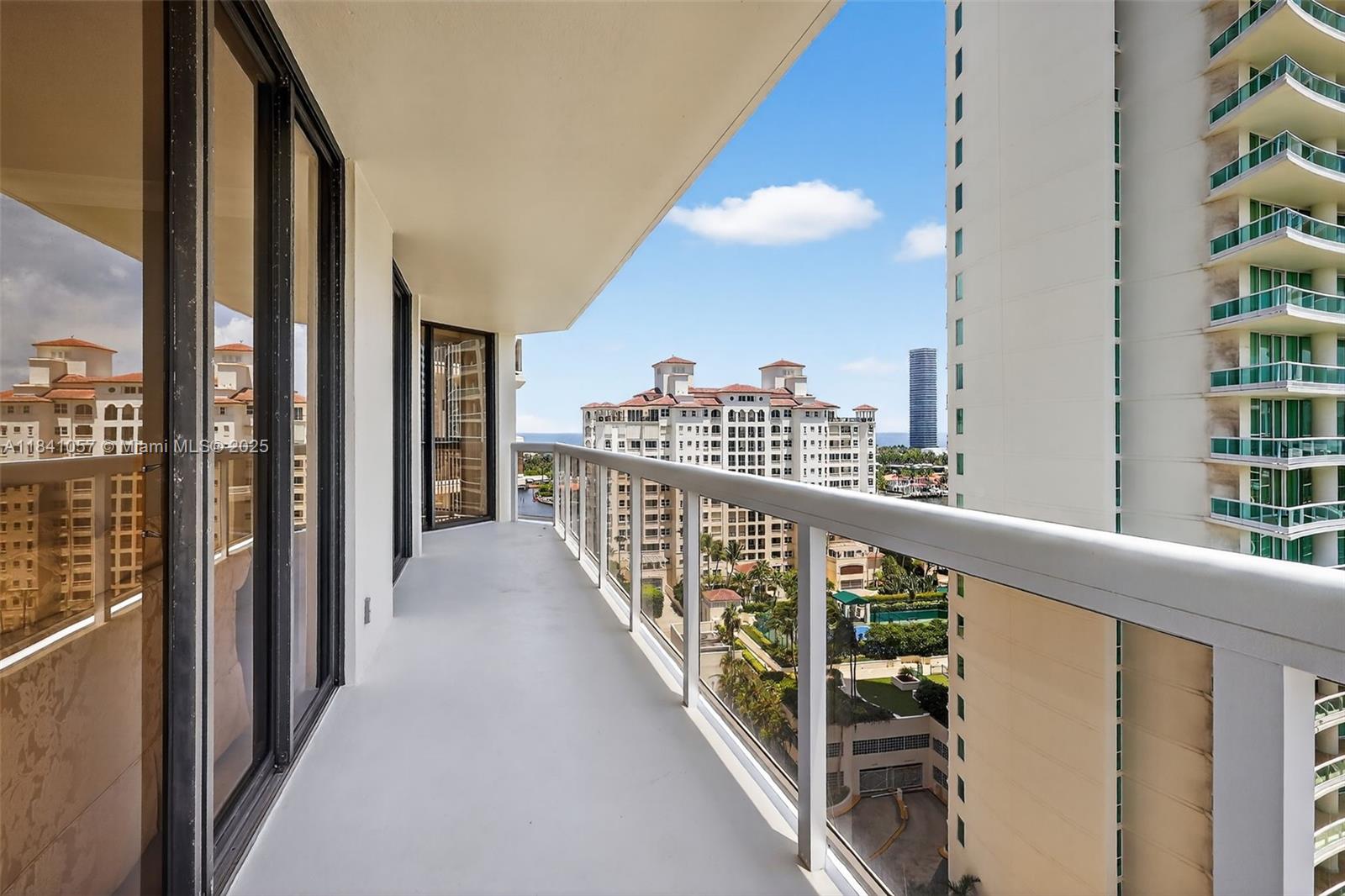20185 E Country Club Dr Unit: 1406/1405