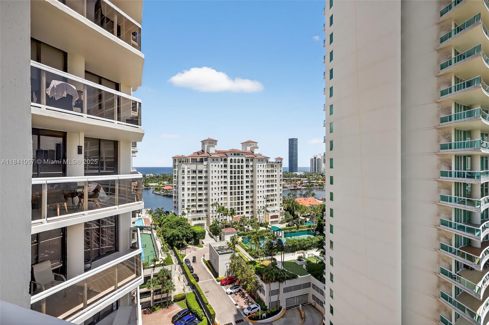 20185 E Country Club Dr Unit: 1406/1405