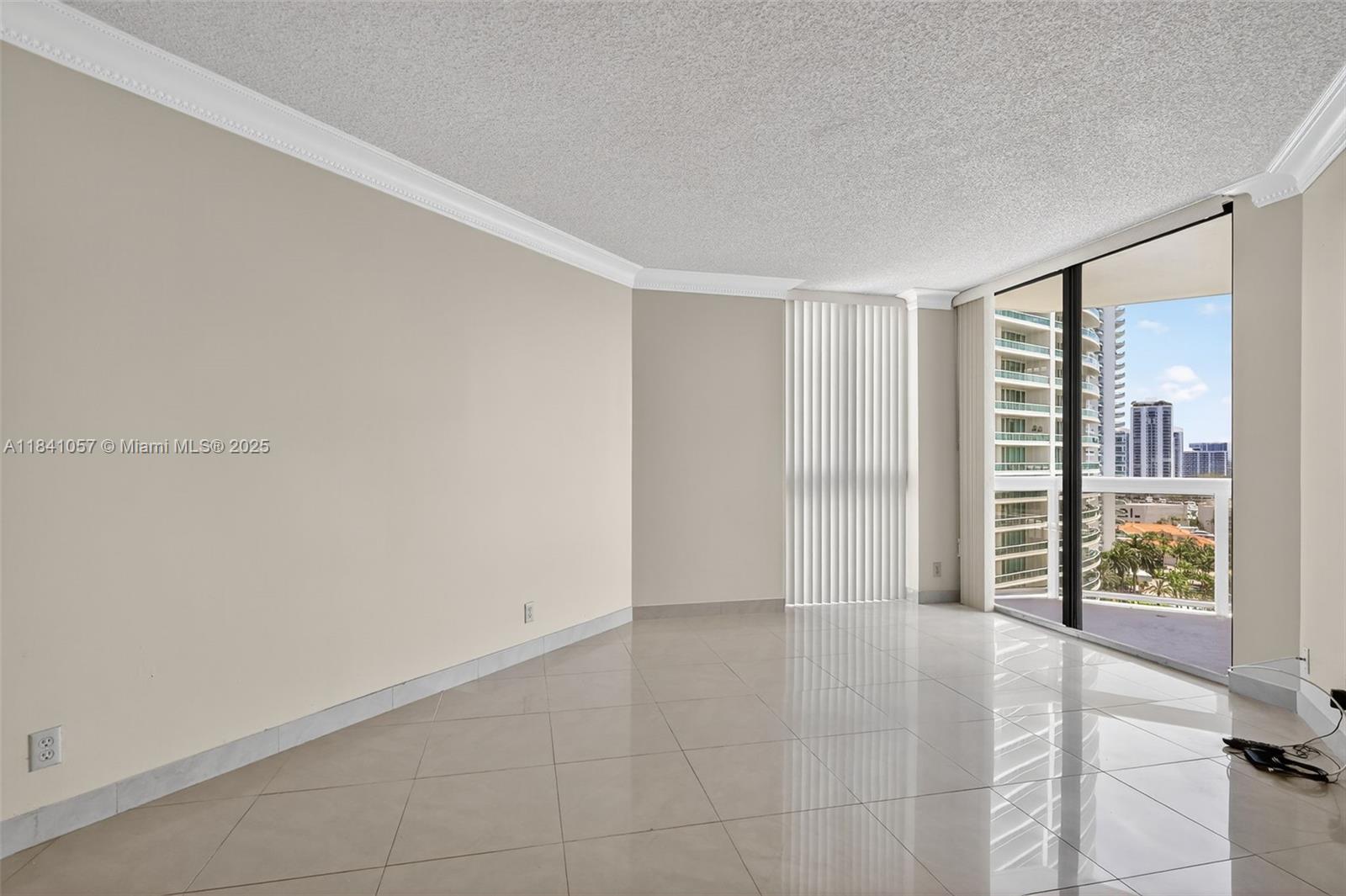 20185 E Country Club Dr Unit: 1406/1405