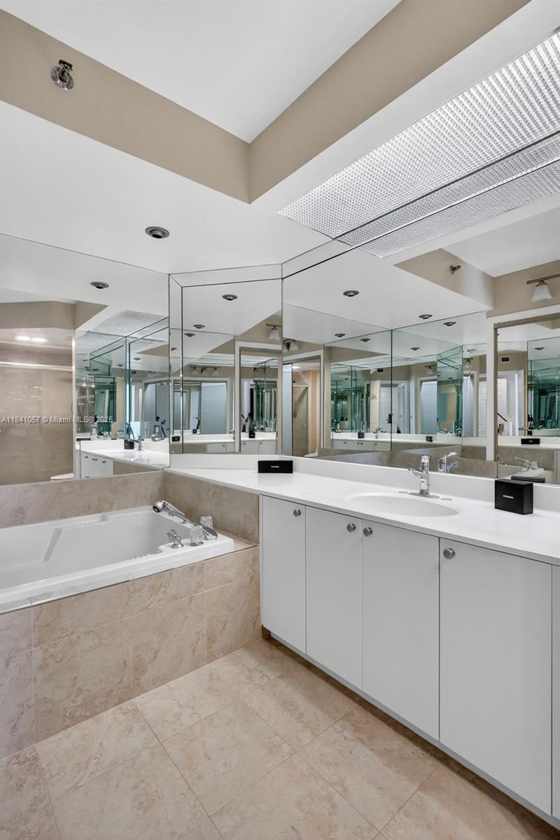 20185 E Country Club Dr Unit: 1406/1405