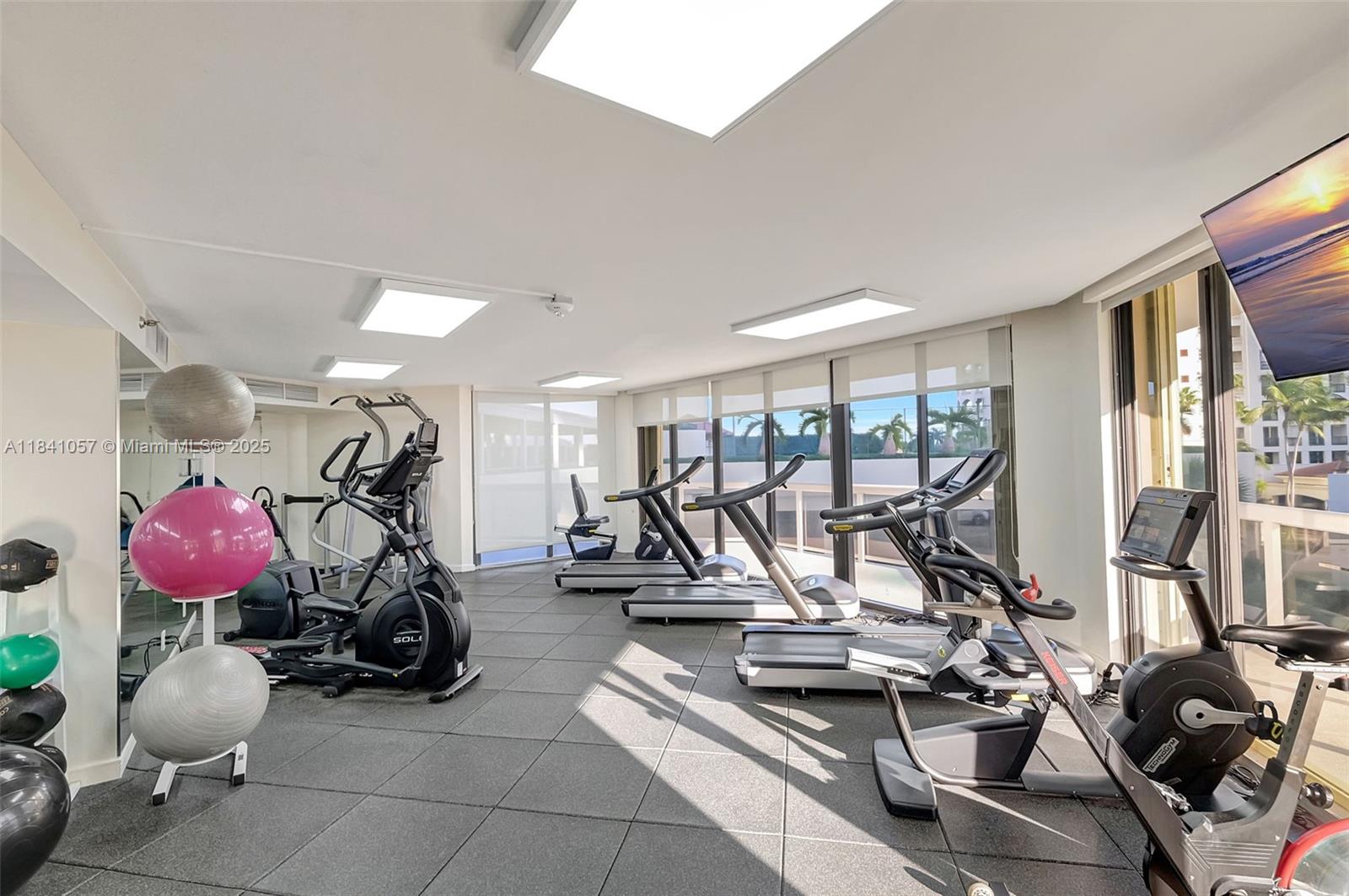 20185 E Country Club Dr Unit: 1406/1405