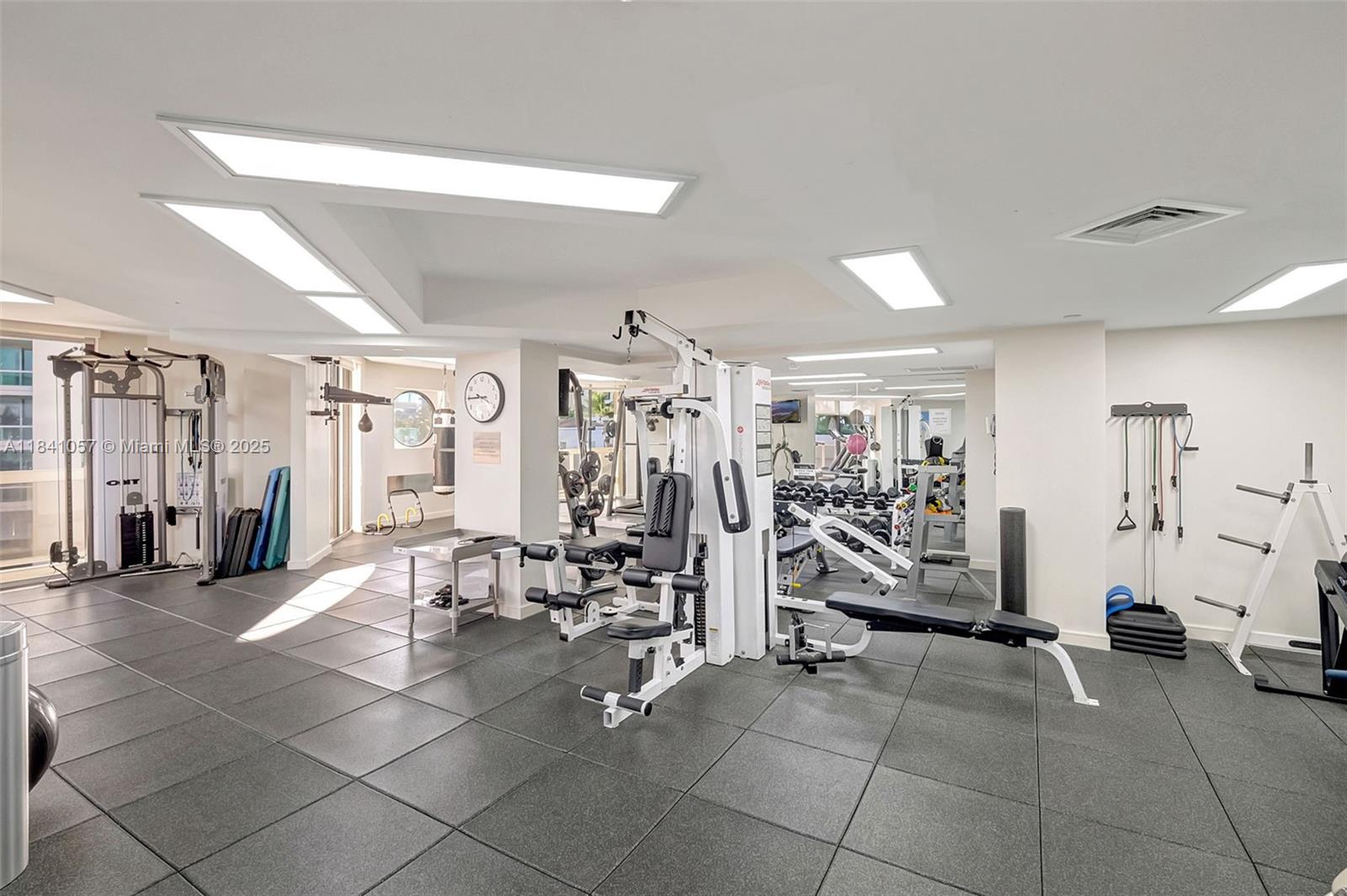 20185 E Country Club Dr Unit: 1406/1405