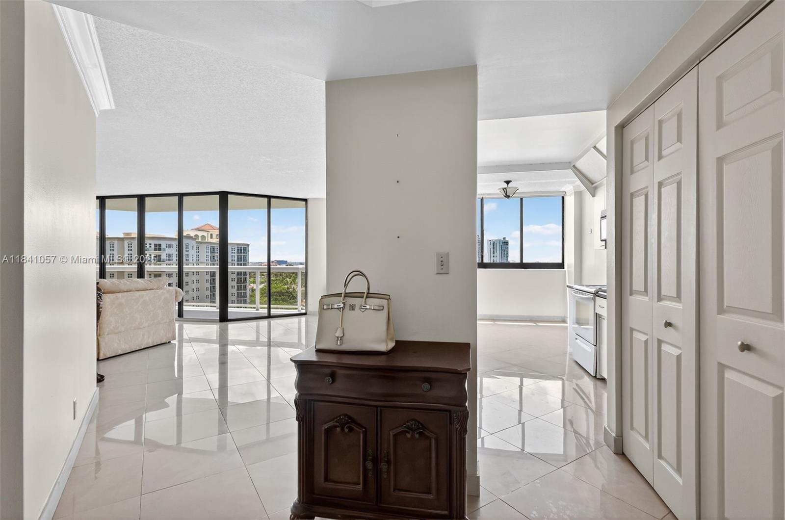 20185 E Country Club Dr Unit: 1406/1405