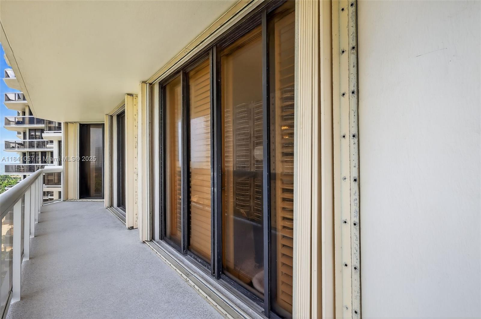 20185 E Country Club Dr Unit: 1406/1405