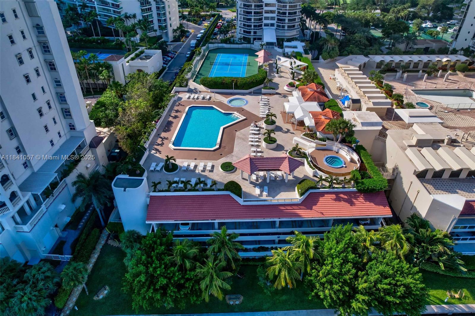 20185 E Country Club Dr Unit: 1406/1405