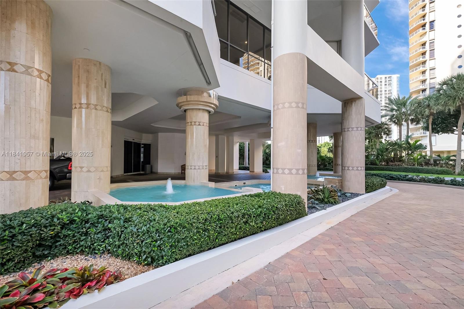 20185 E Country Club Dr Unit: 1406/1405