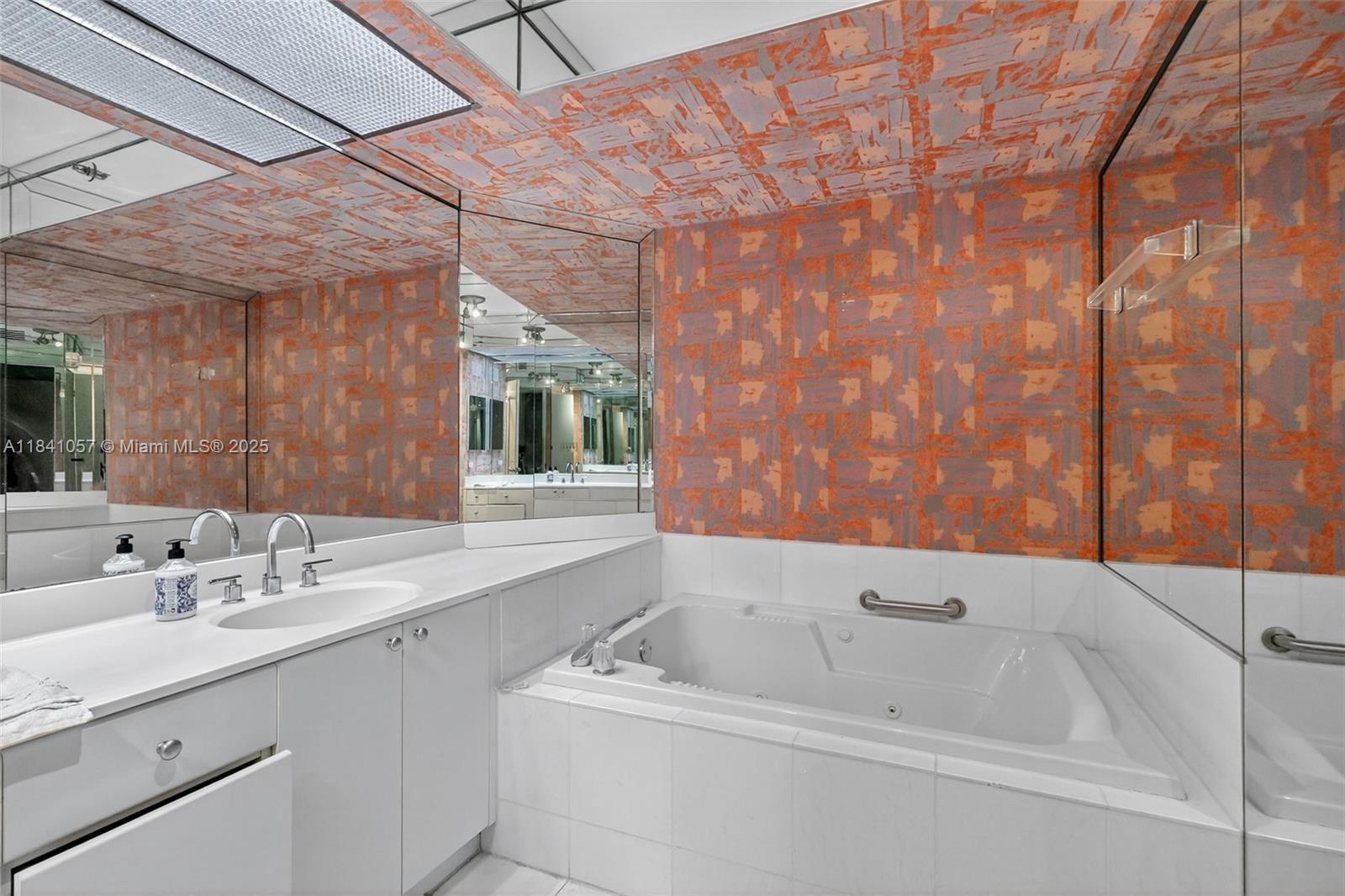 20185 E Country Club Dr Unit: 1406/1405
