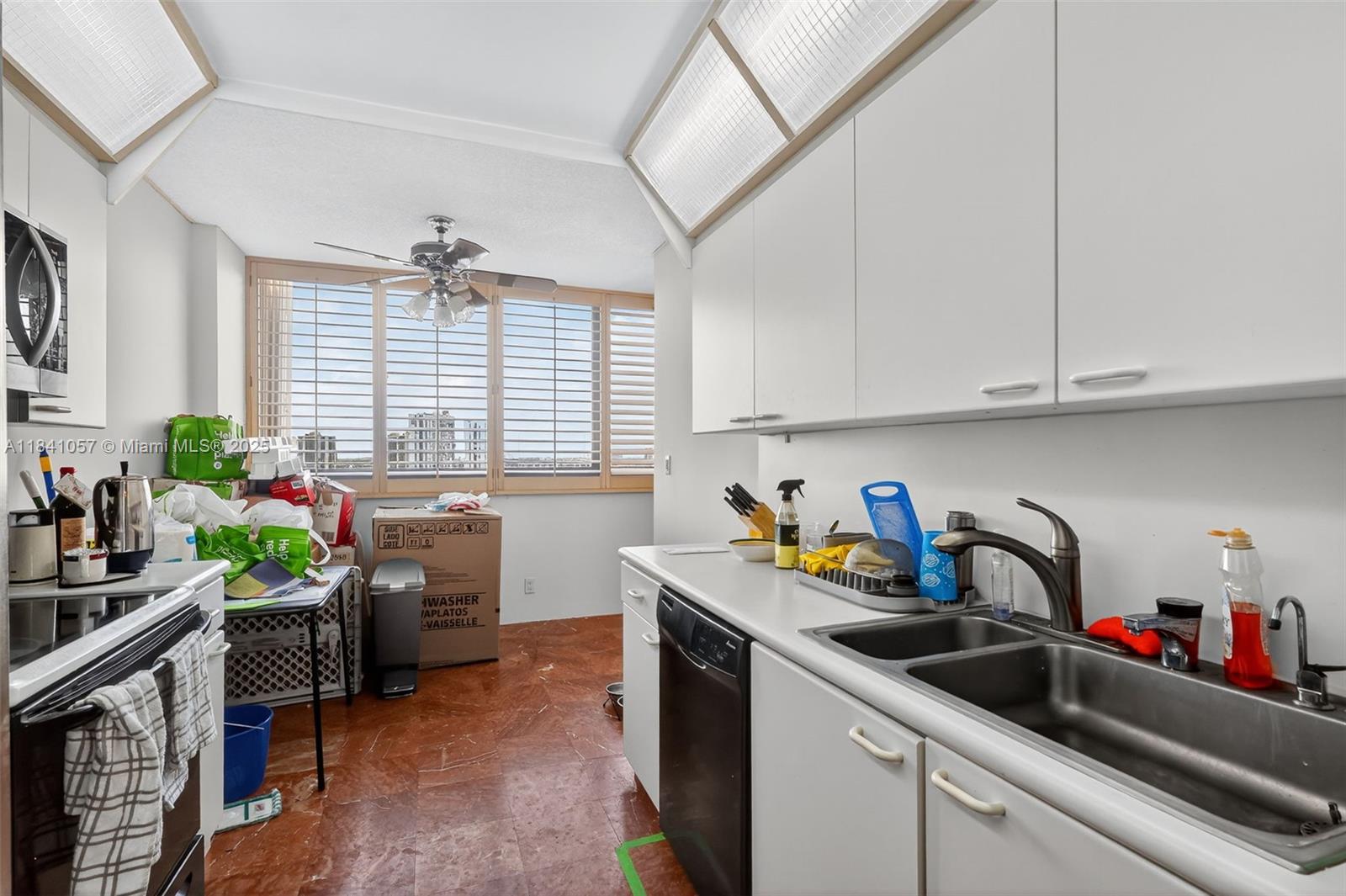 20185 E Country Club Dr Unit: 1406/1405