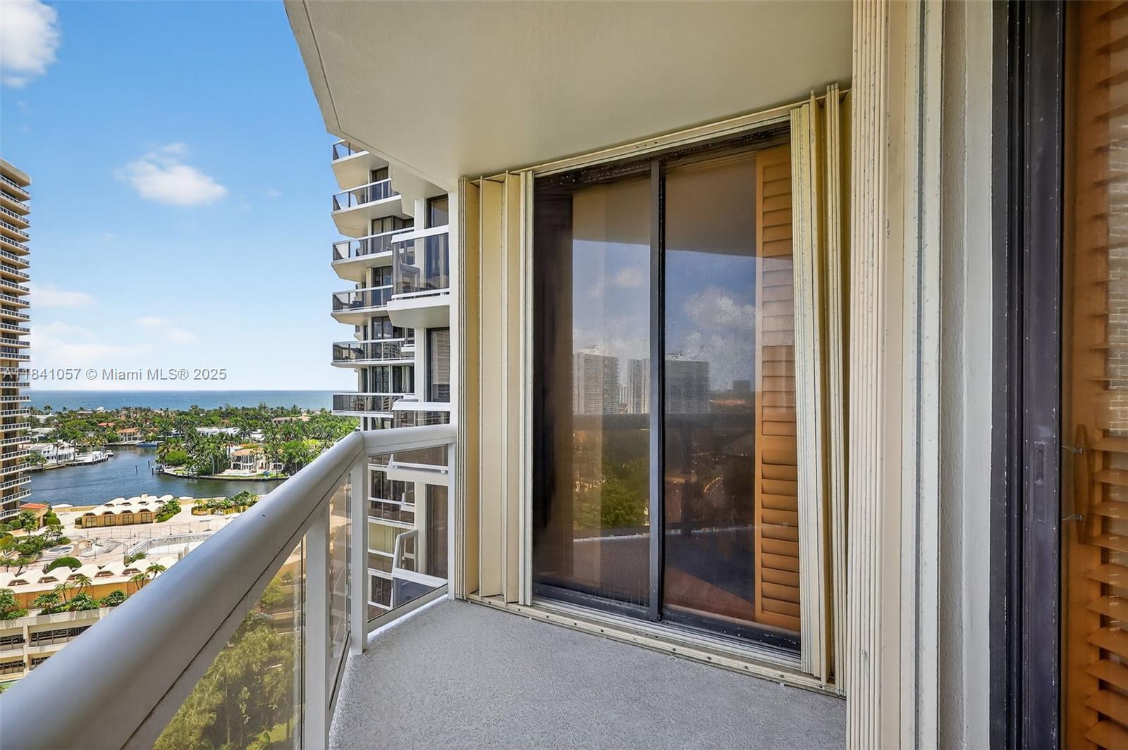 20185 E Country Club Dr Unit: 1406/1405