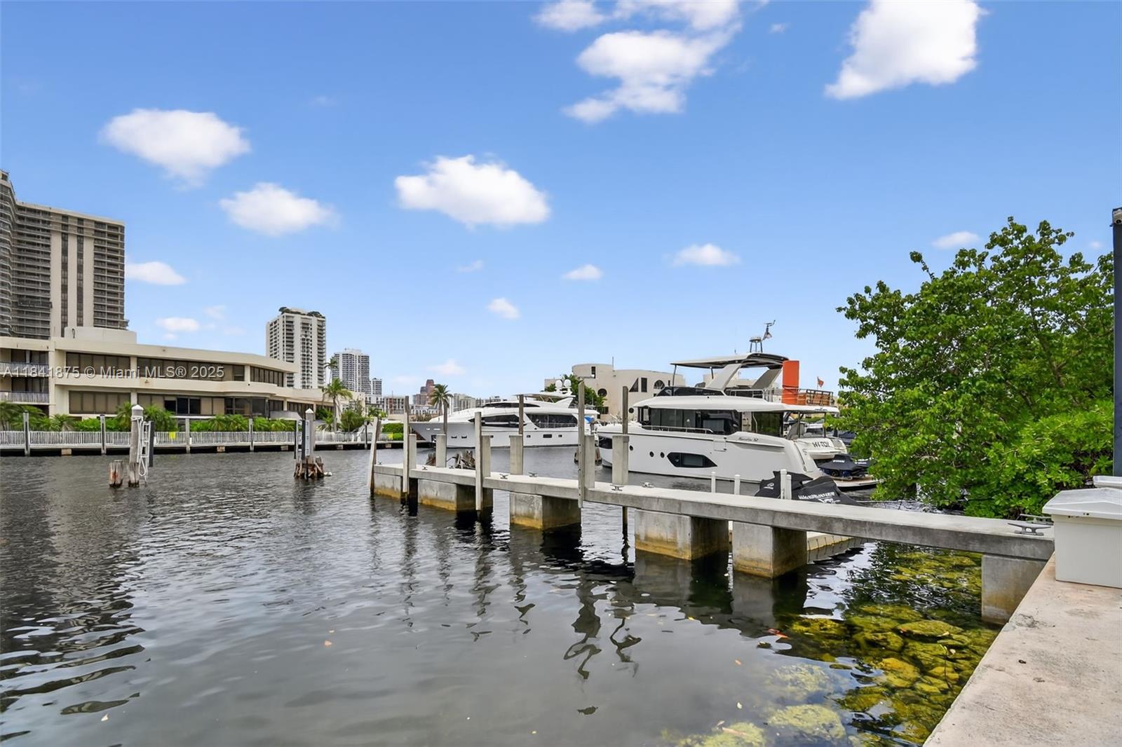 19925 NE 39th PL Boat Slip #14