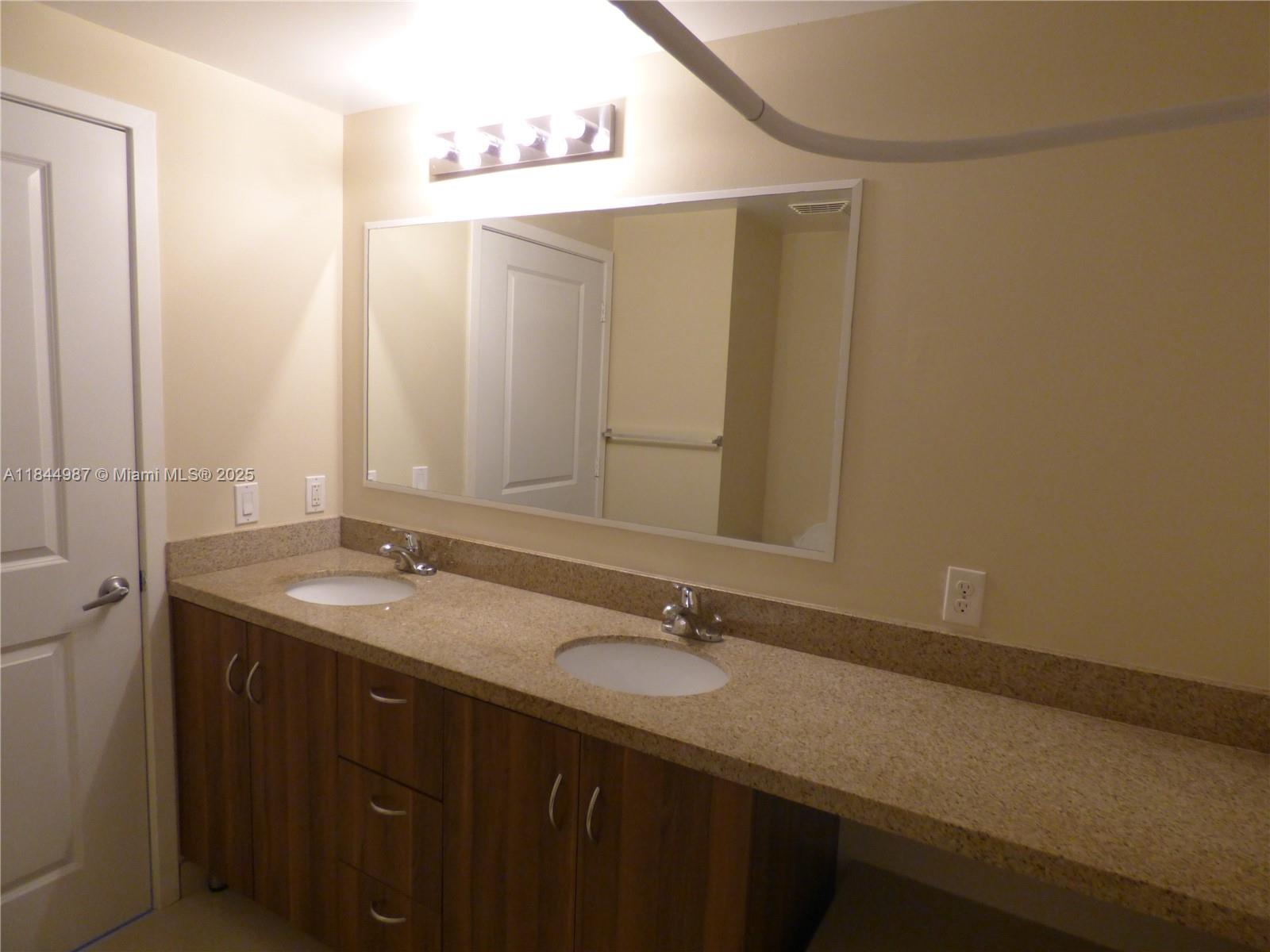 601 NE 23rd St # 1105