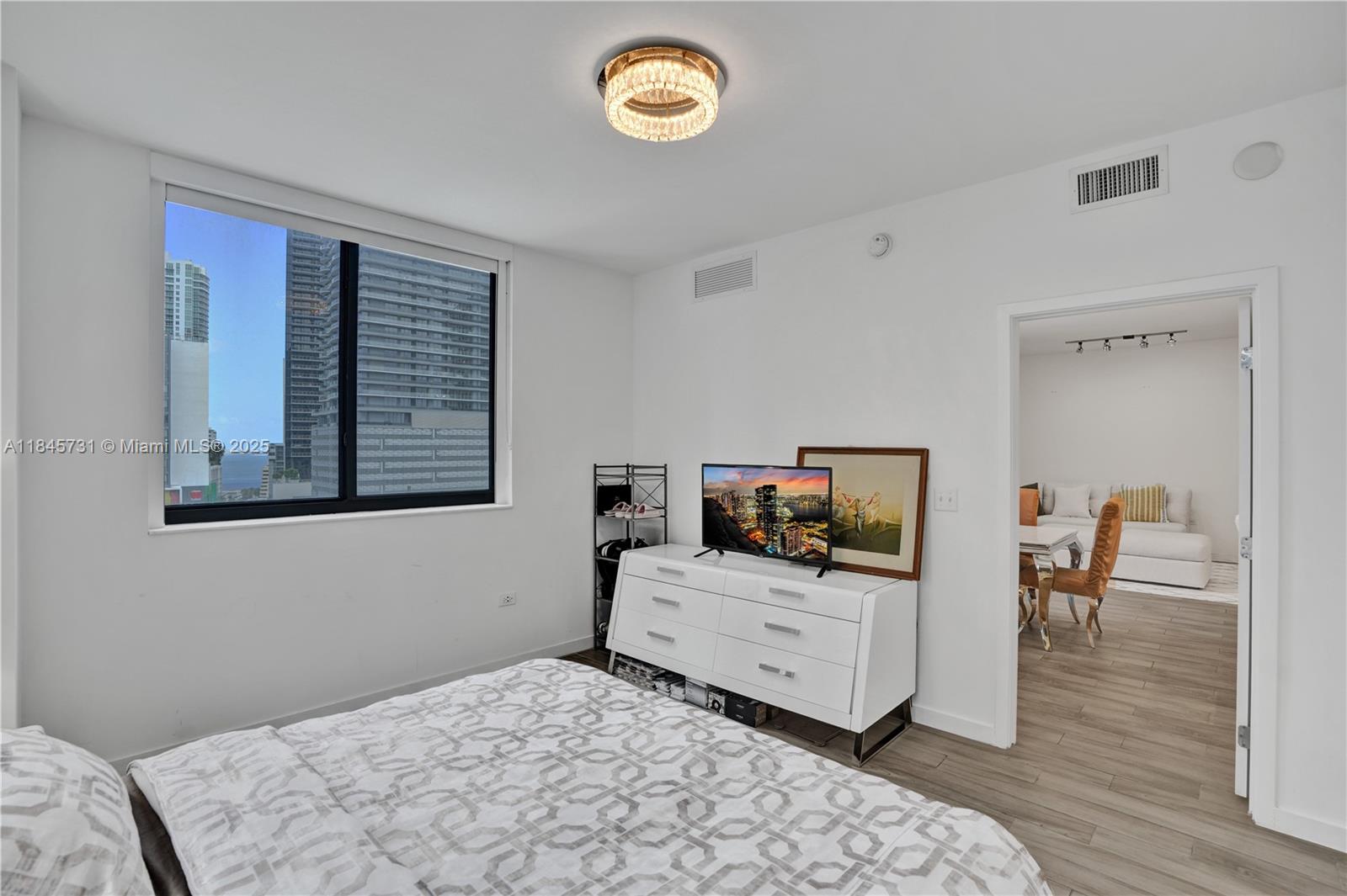 999 SW 1st Ave # 1402
