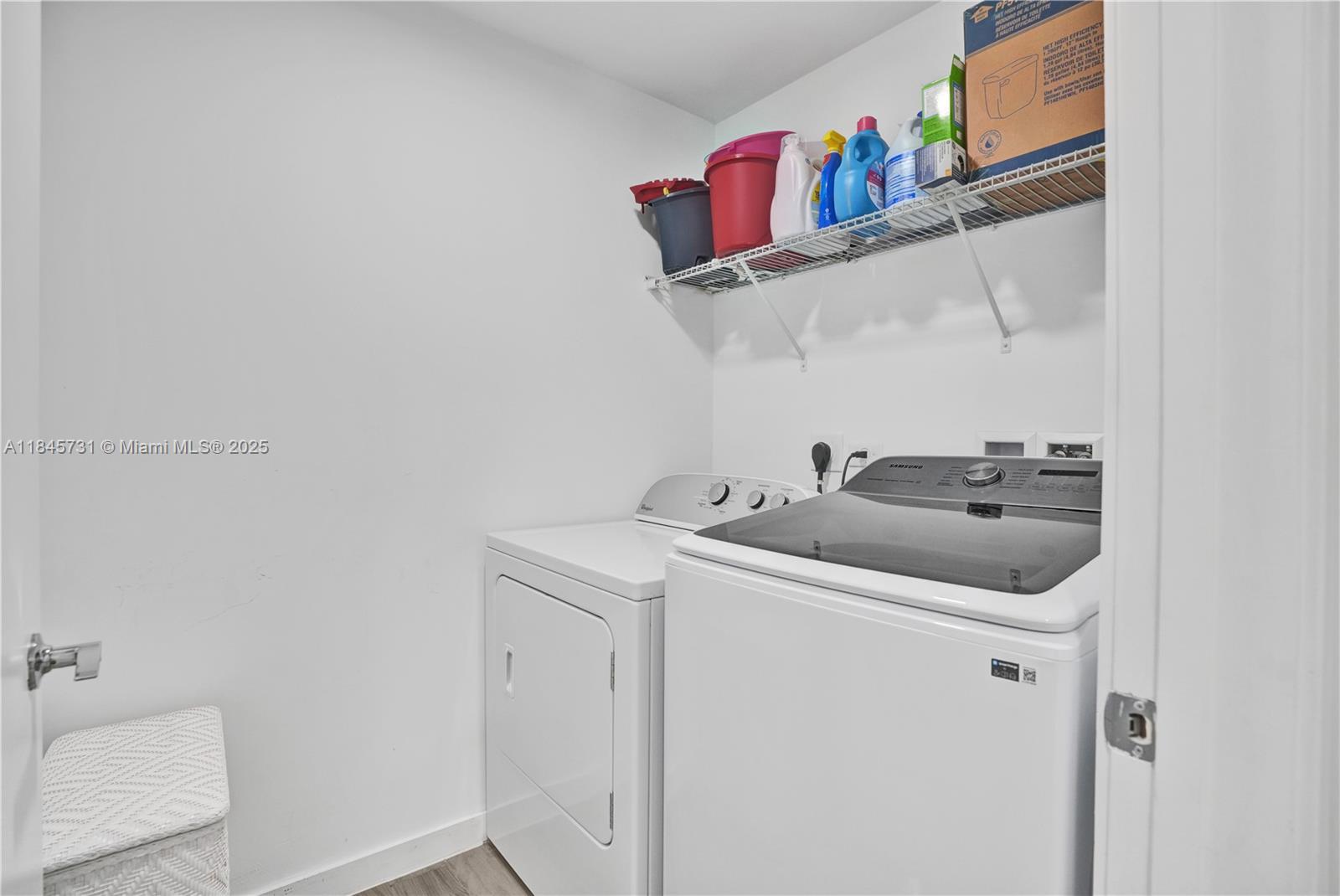 999 SW 1st Ave # 1402