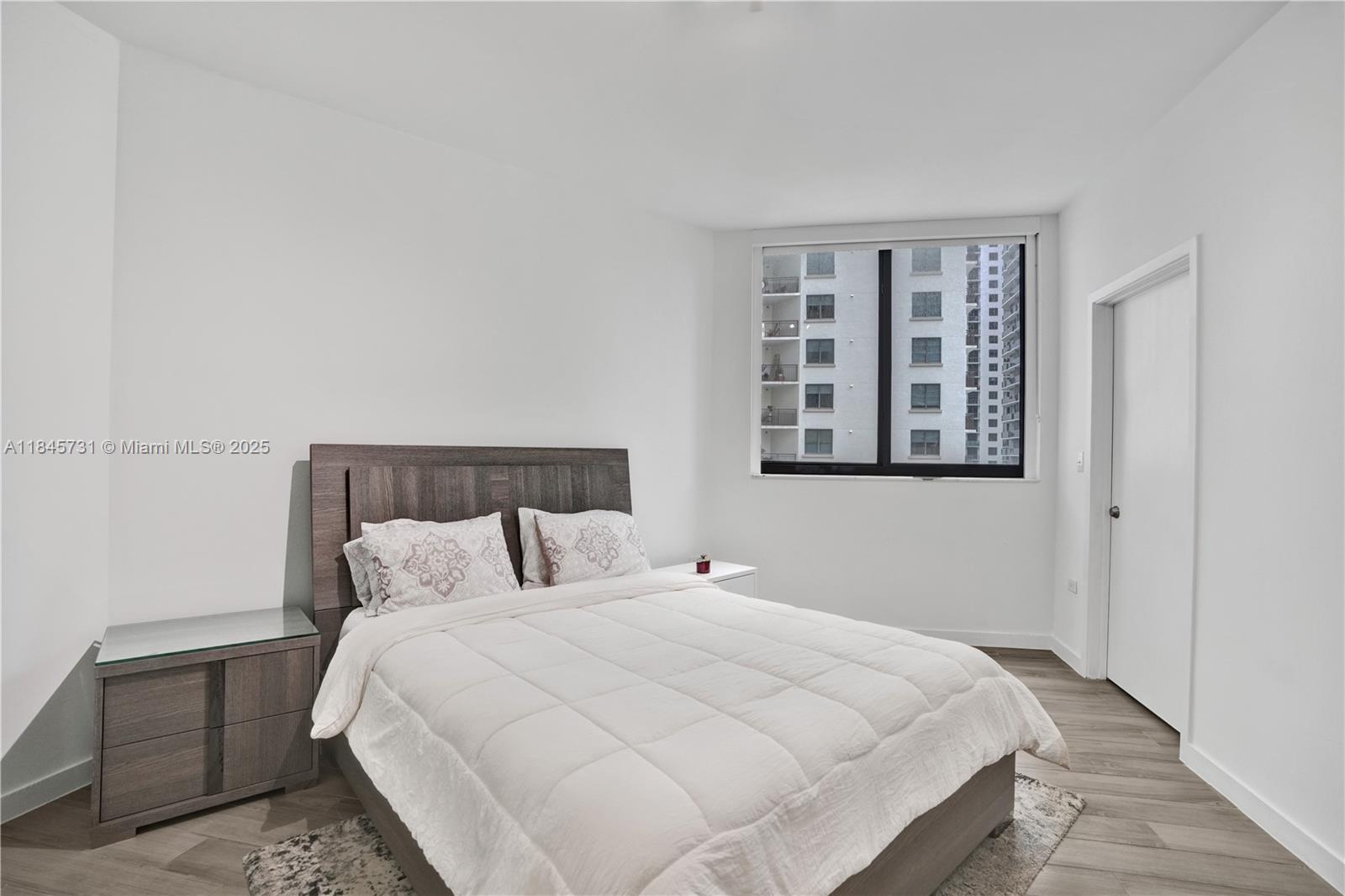 999 SW 1st Ave # 1402