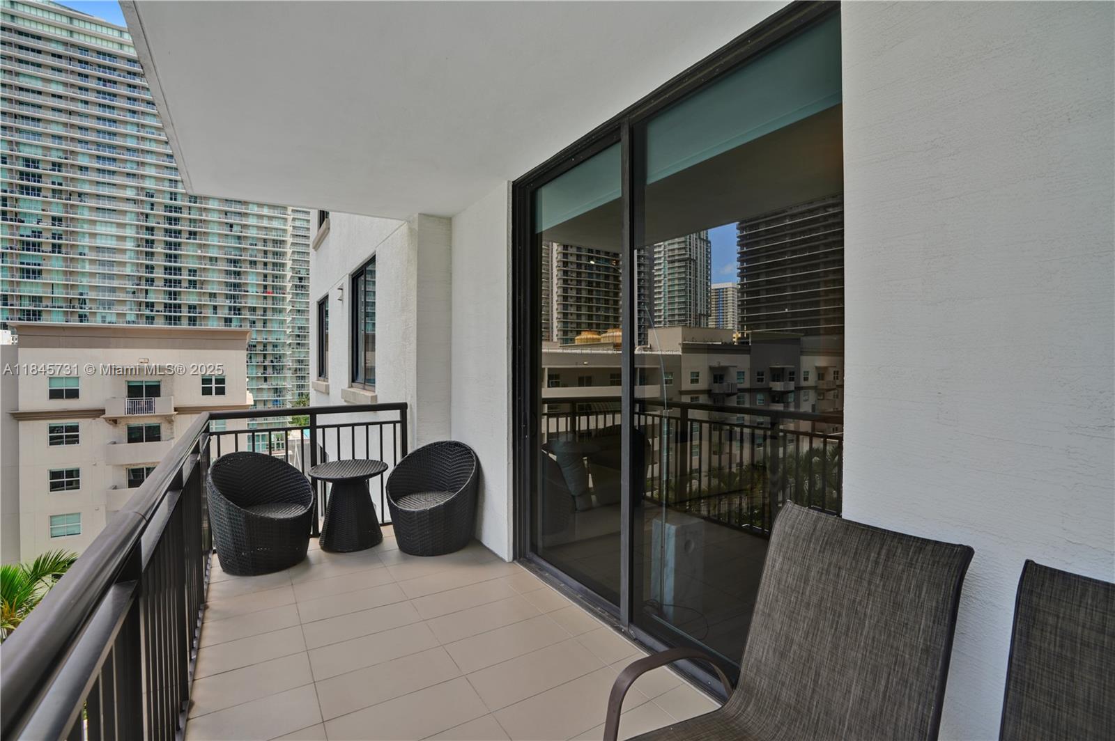 999 SW 1st Ave # 1402