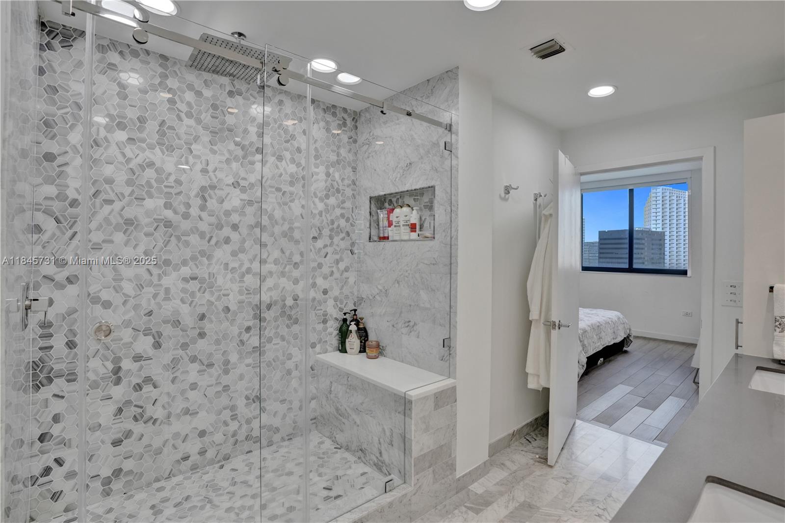 999 SW 1st Ave # 1402
