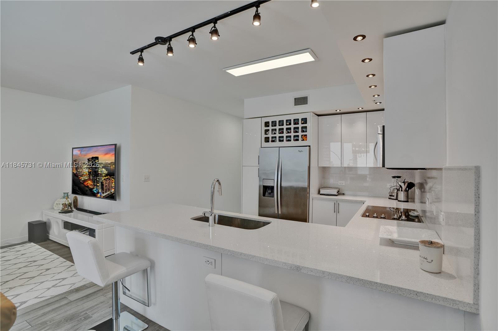 999 SW 1st Ave # 1402