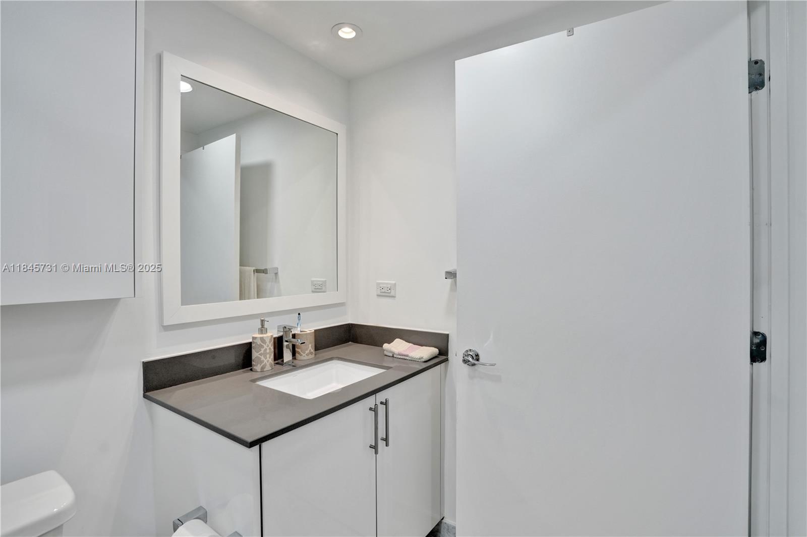 999 SW 1st Ave # 1402