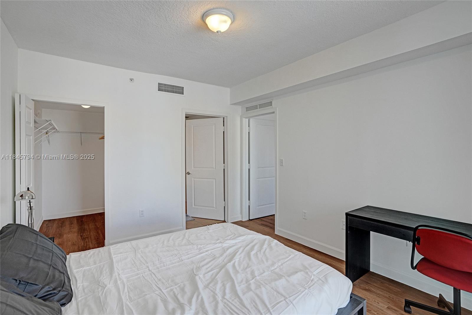 170 SE 14th St # 2806