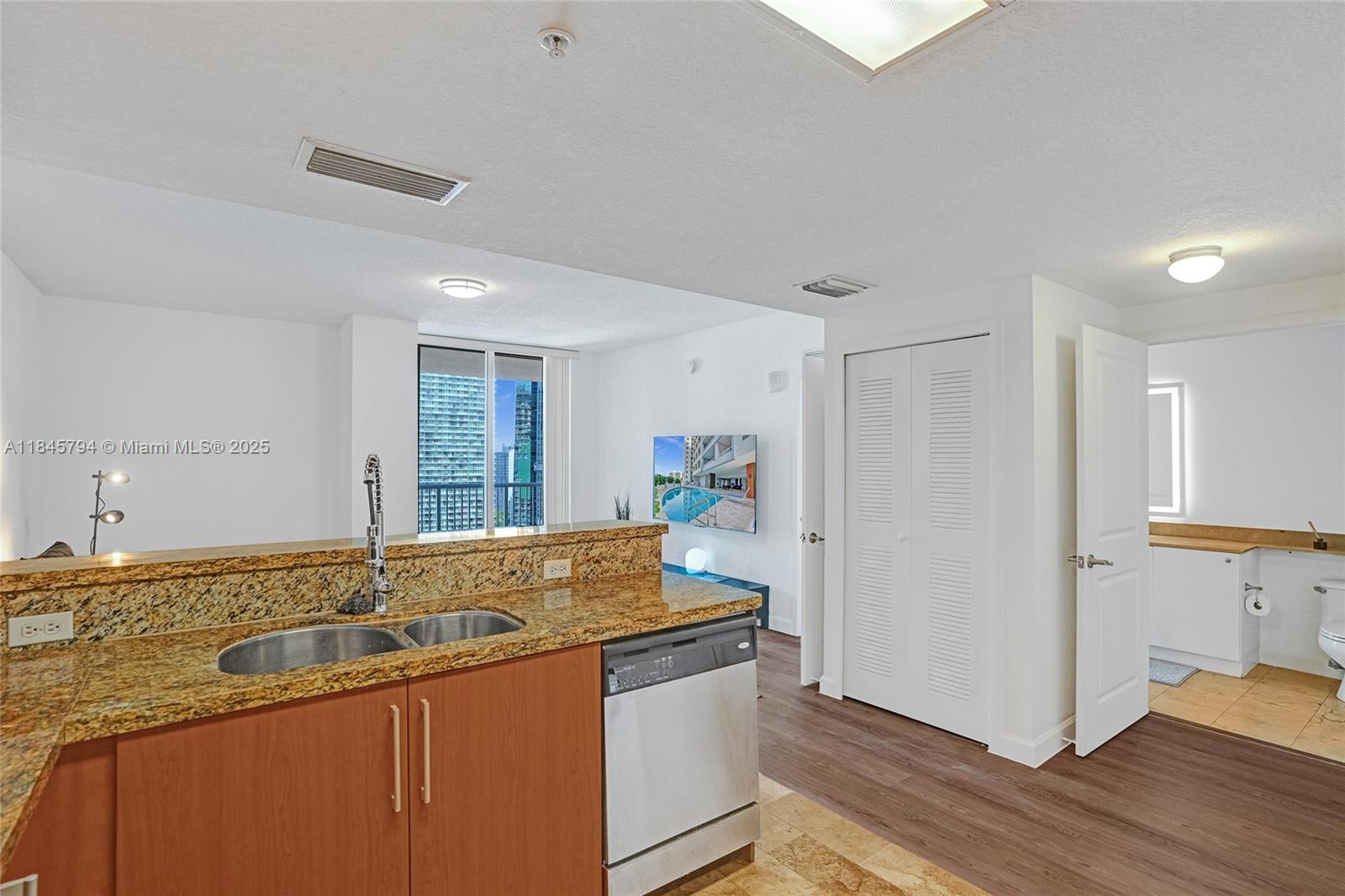 170 SE 14th St # 2806