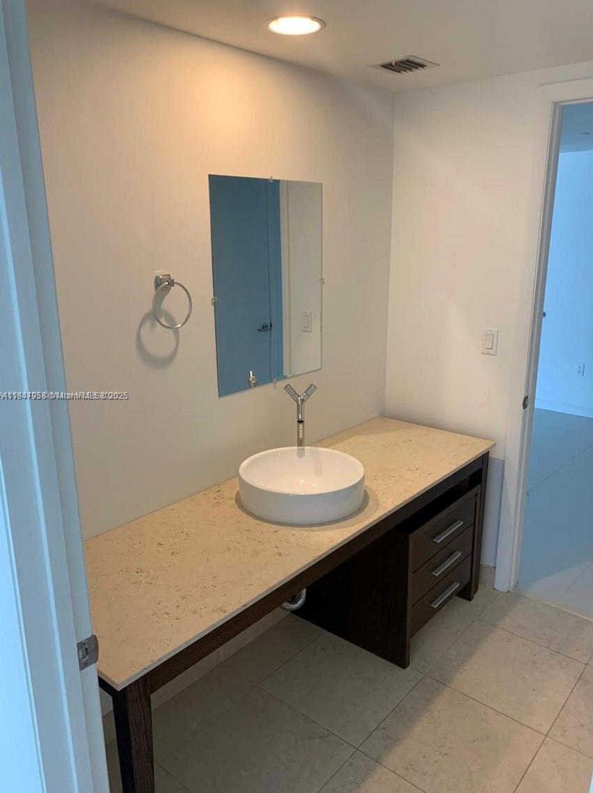495 Brickell Ave Unit: BAY707