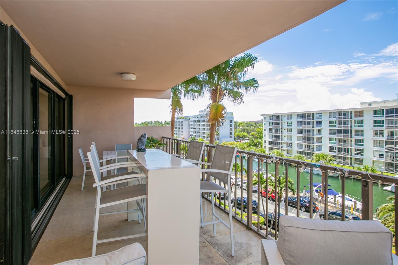 1800 NE 114th St # 511