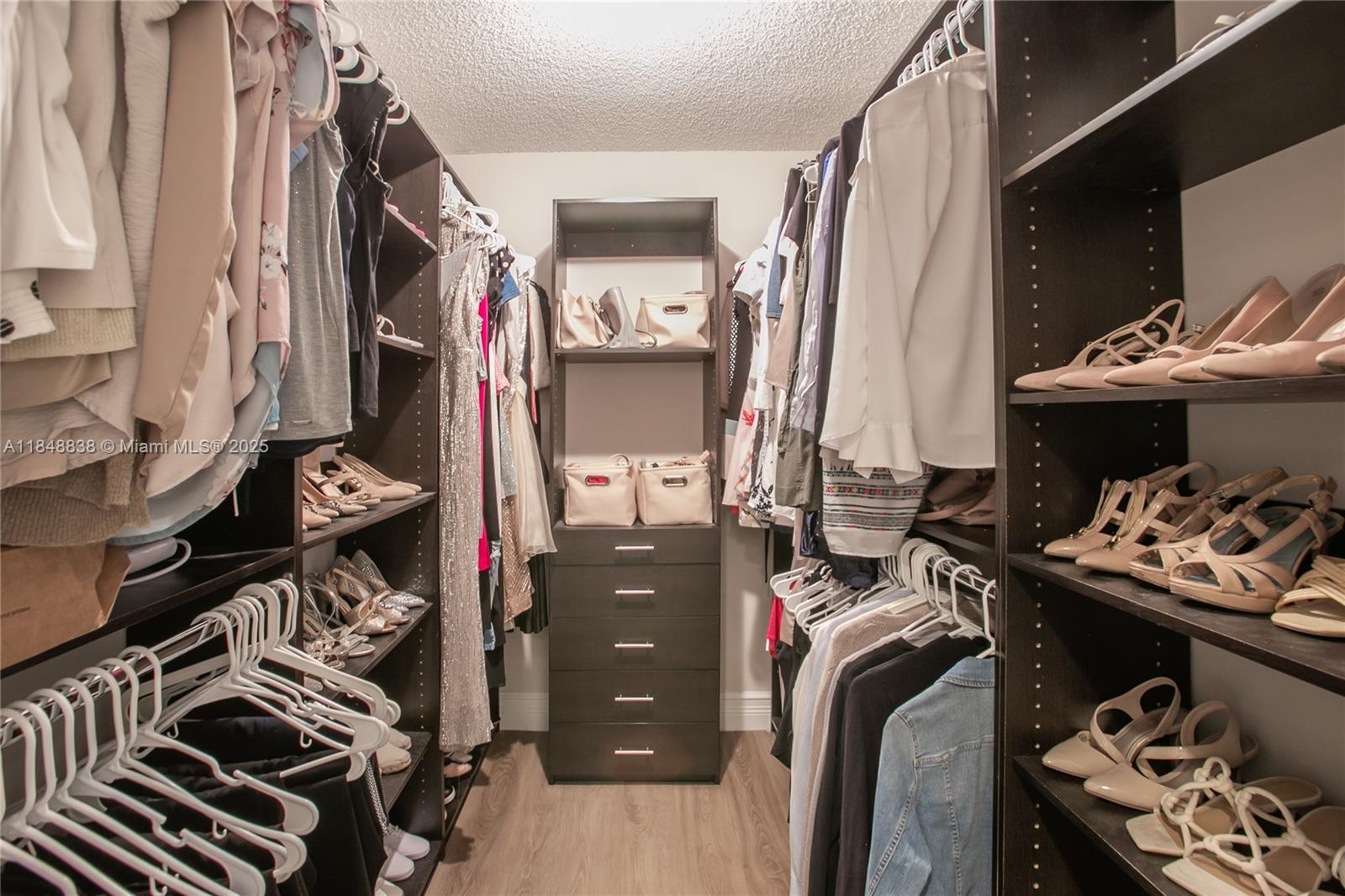 1800 NE 114th St # 511