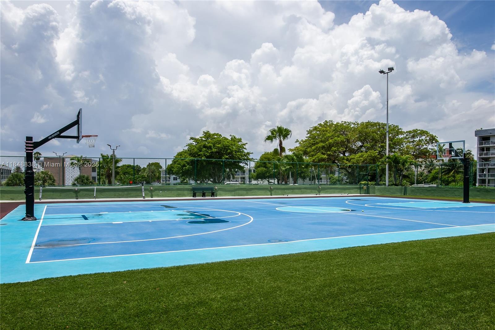 1800 NE 114th St # 511