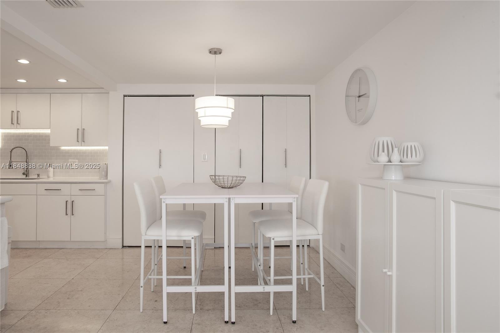 1800 NE 114th St # 511