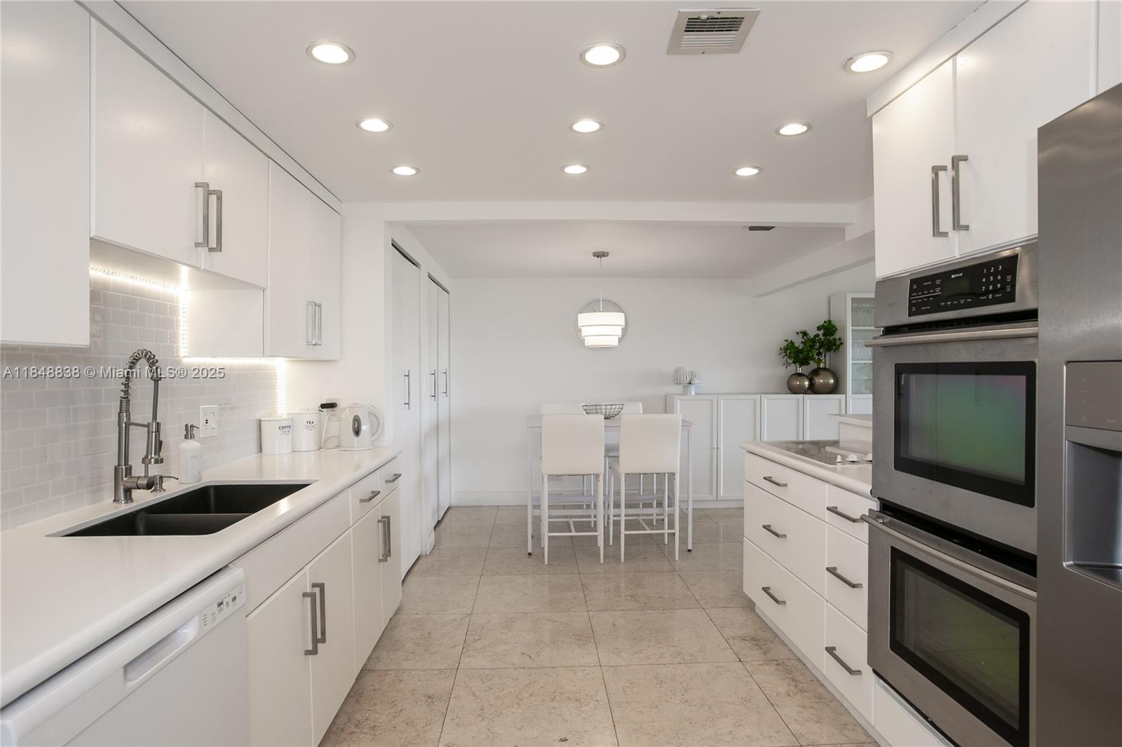 1800 NE 114th St # 511