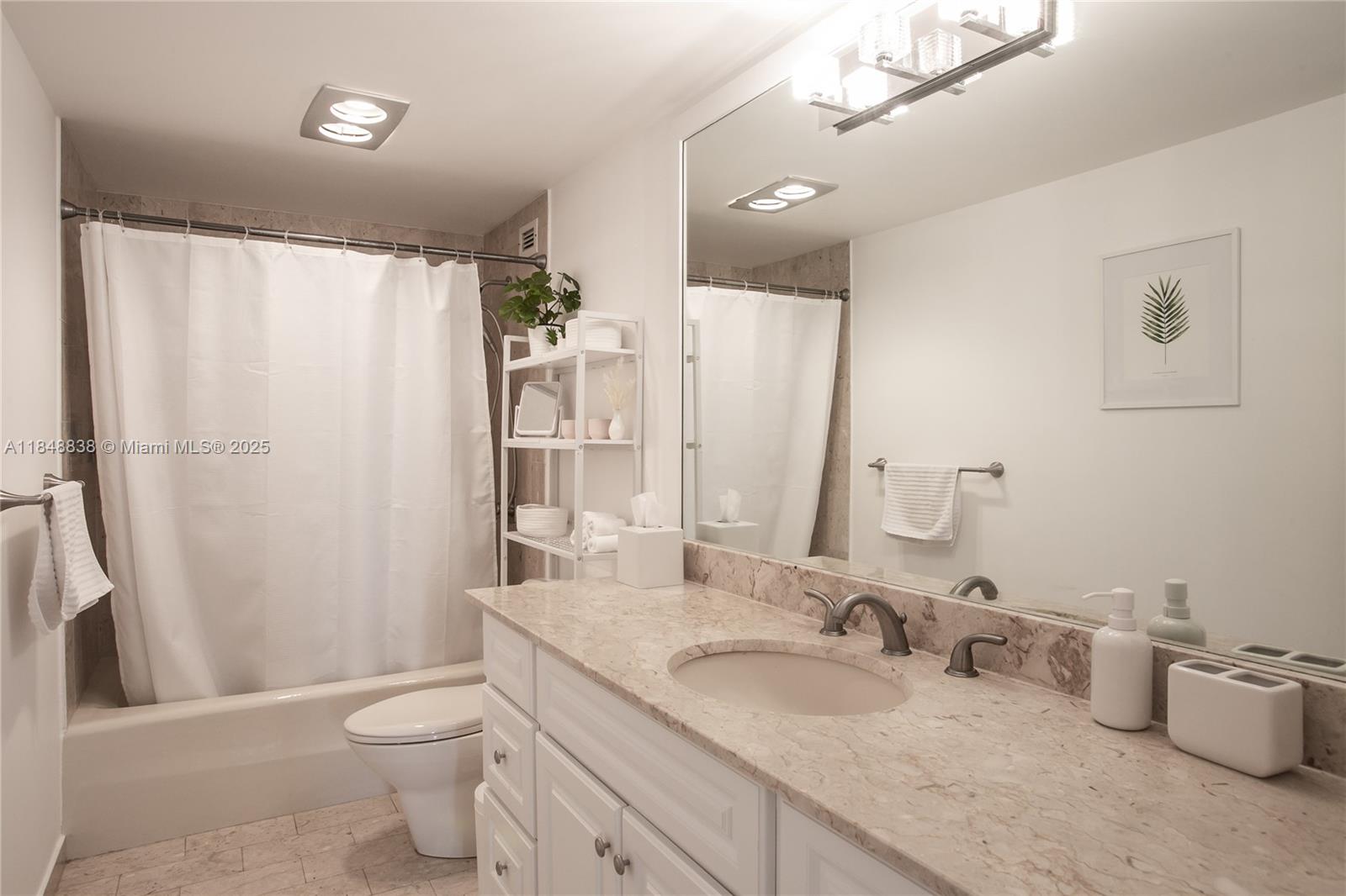 1800 NE 114th St # 511