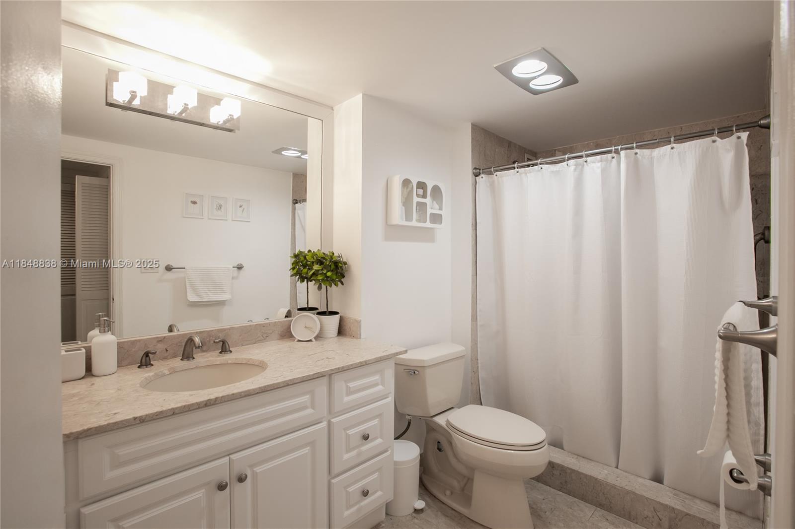 1800 NE 114th St # 511