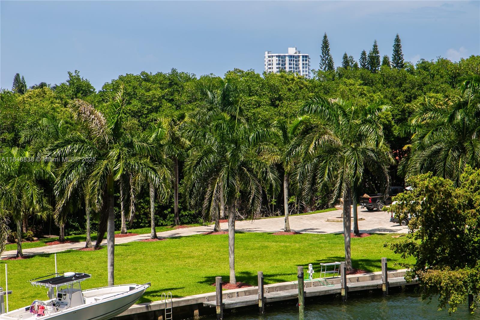 1800 NE 114th St # 511