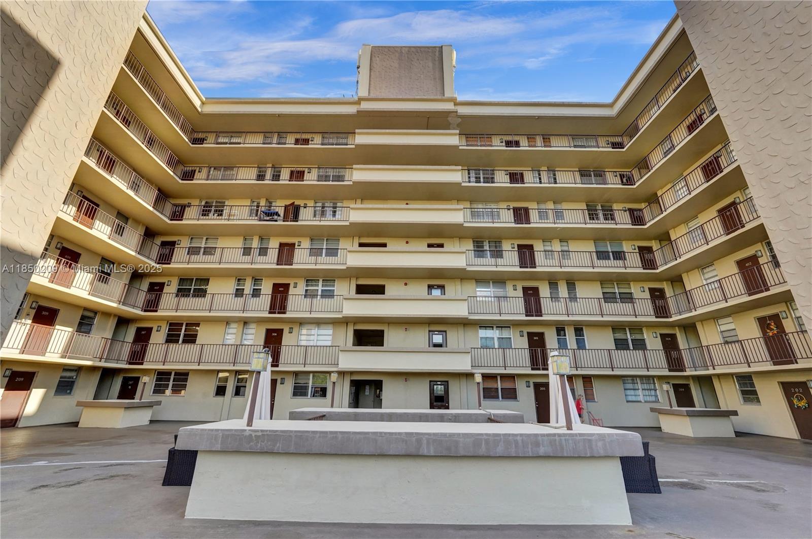 1811 Jefferson St # 606