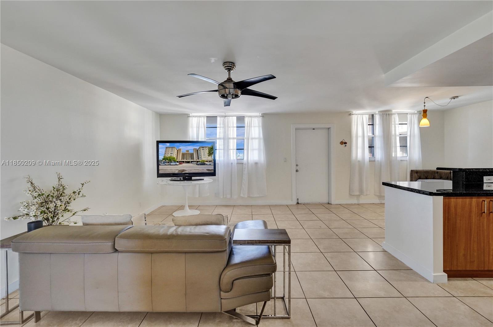 1811 Jefferson St # 606