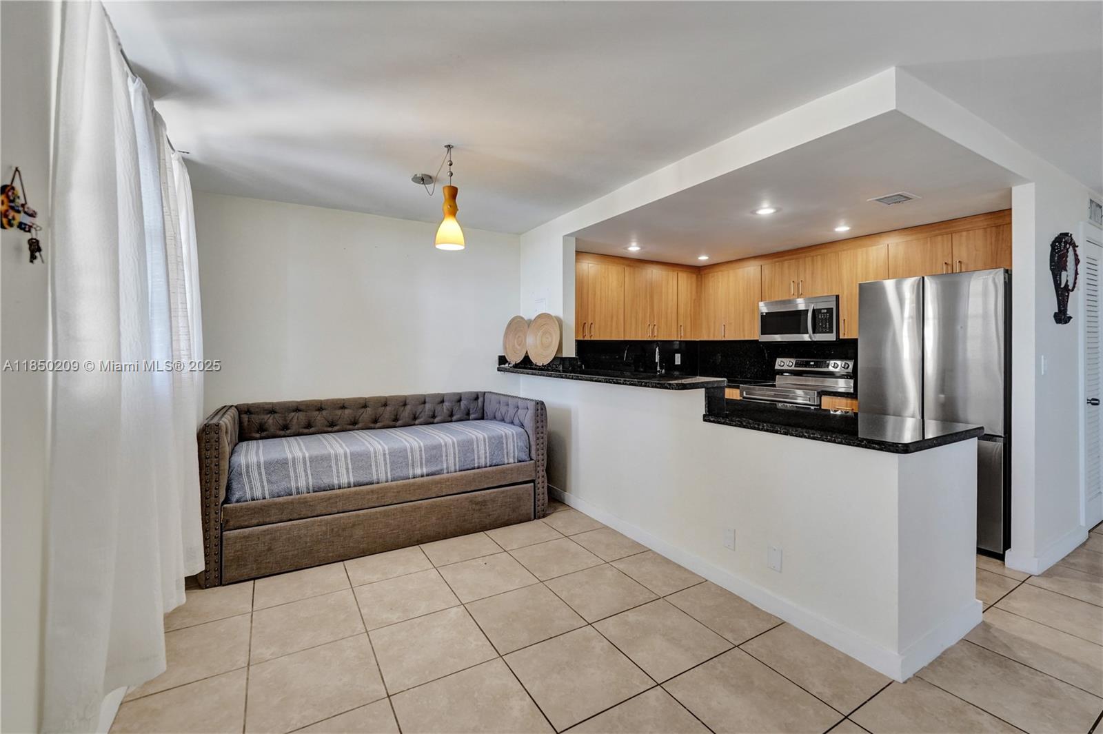 1811 Jefferson St # 606