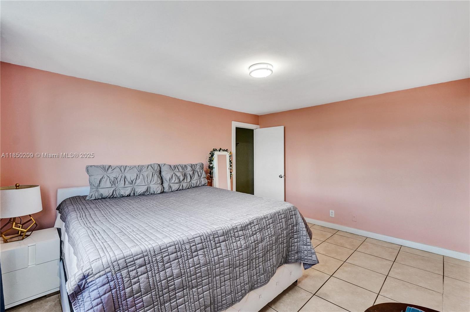 1811 Jefferson St # 606