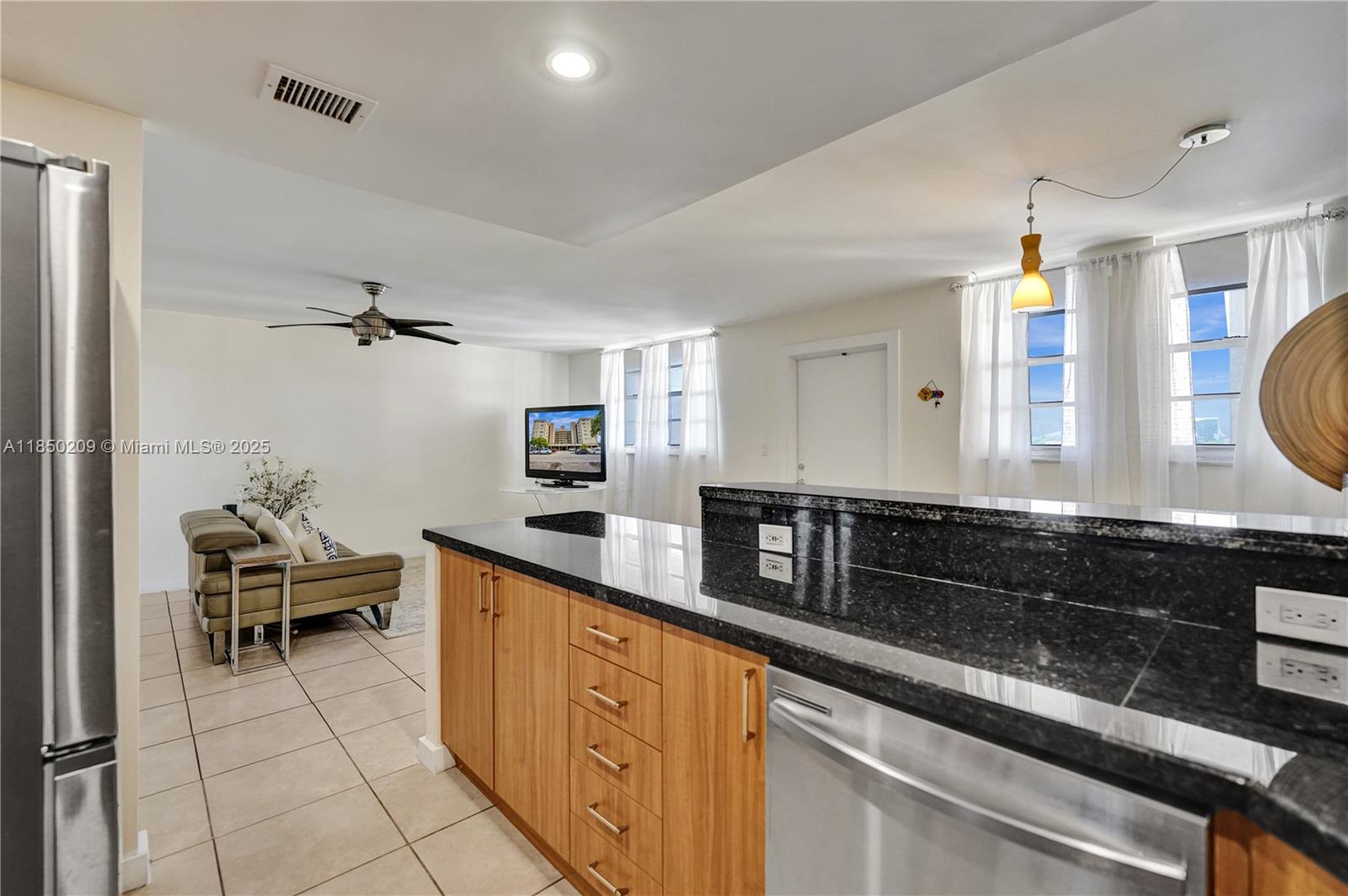 1811 Jefferson St # 606