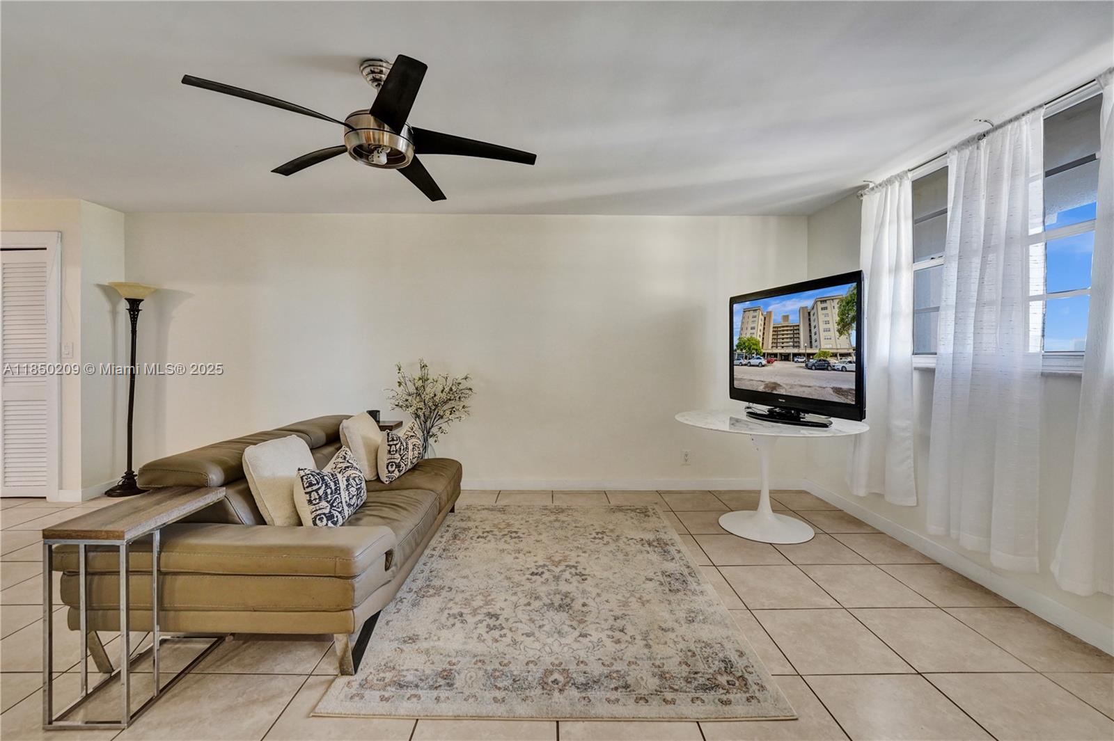 1811 Jefferson St # 606