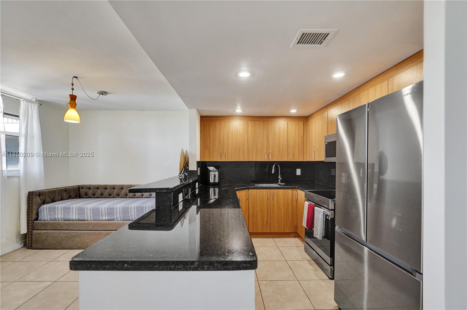 1811 Jefferson St # 606