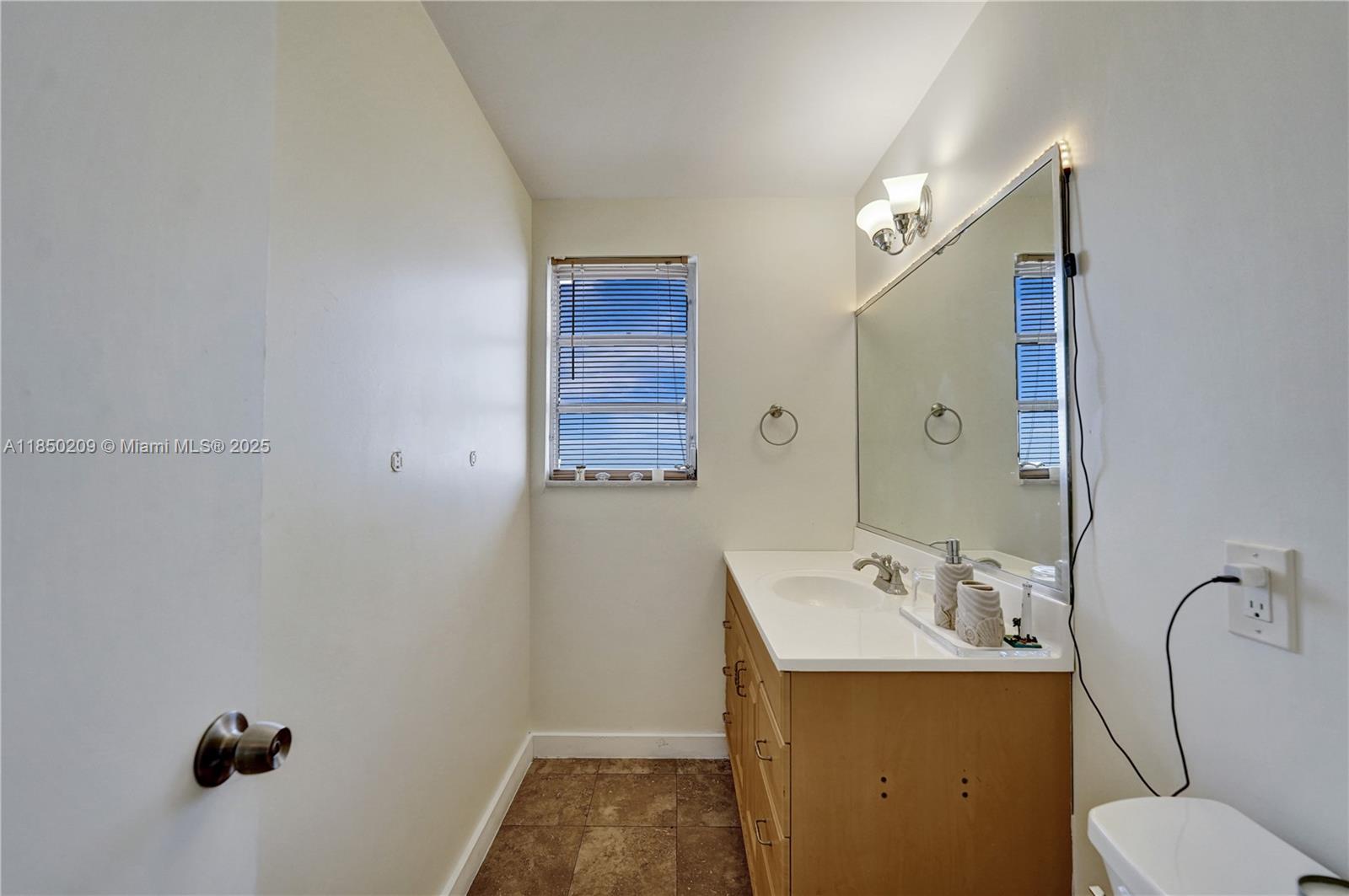 1811 Jefferson St # 606