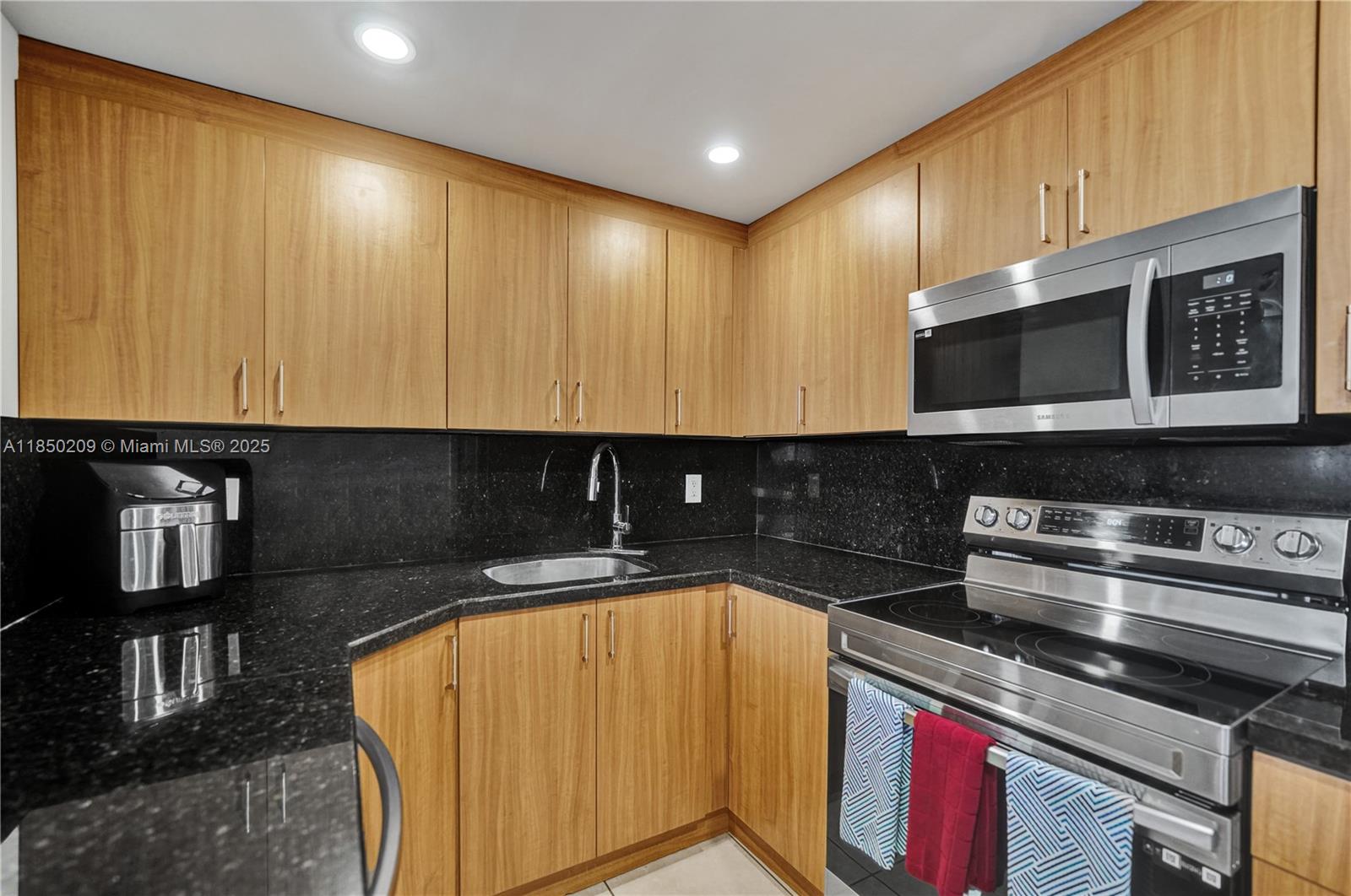 1811 Jefferson St # 606