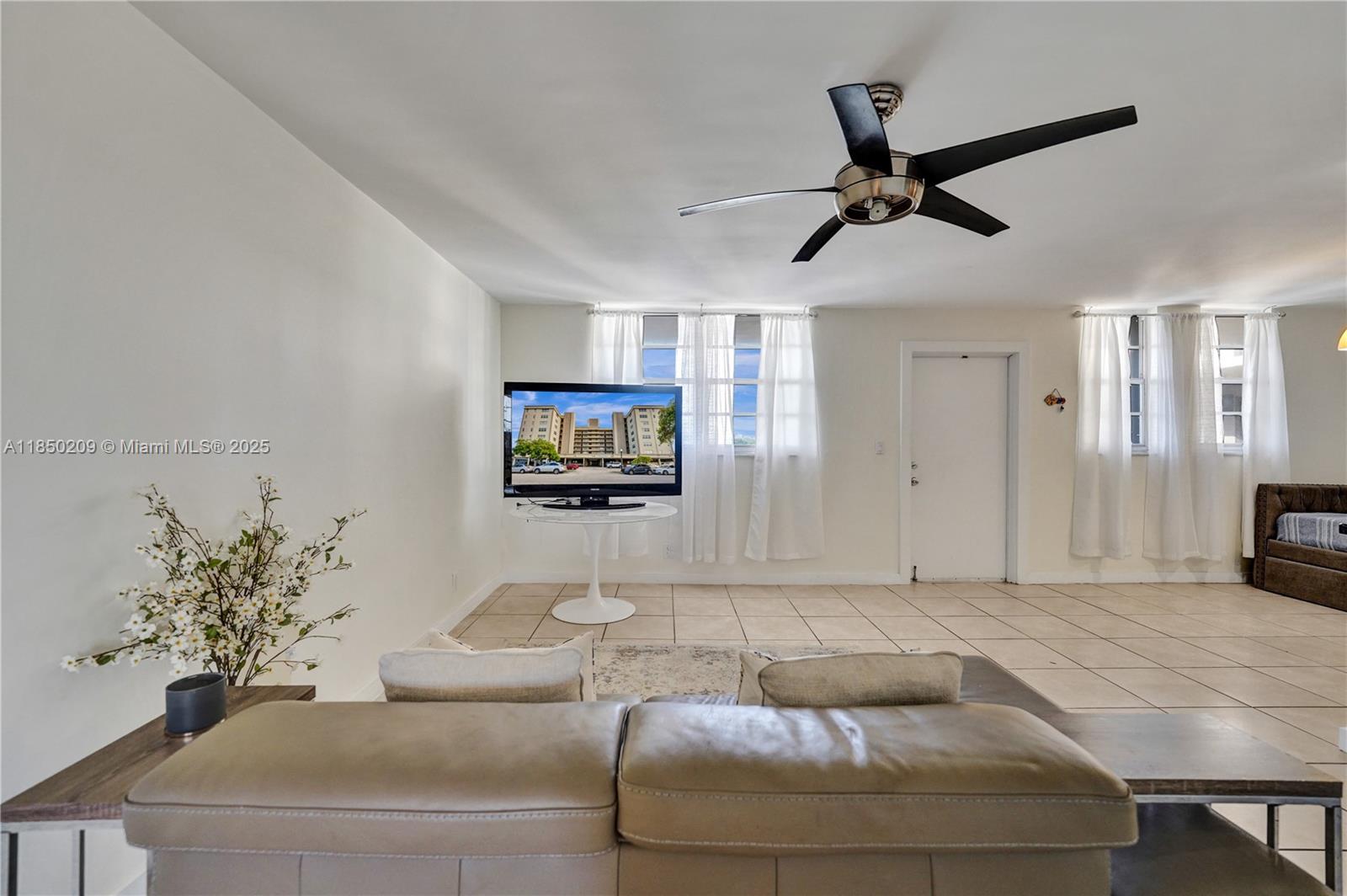 1811 Jefferson St # 606