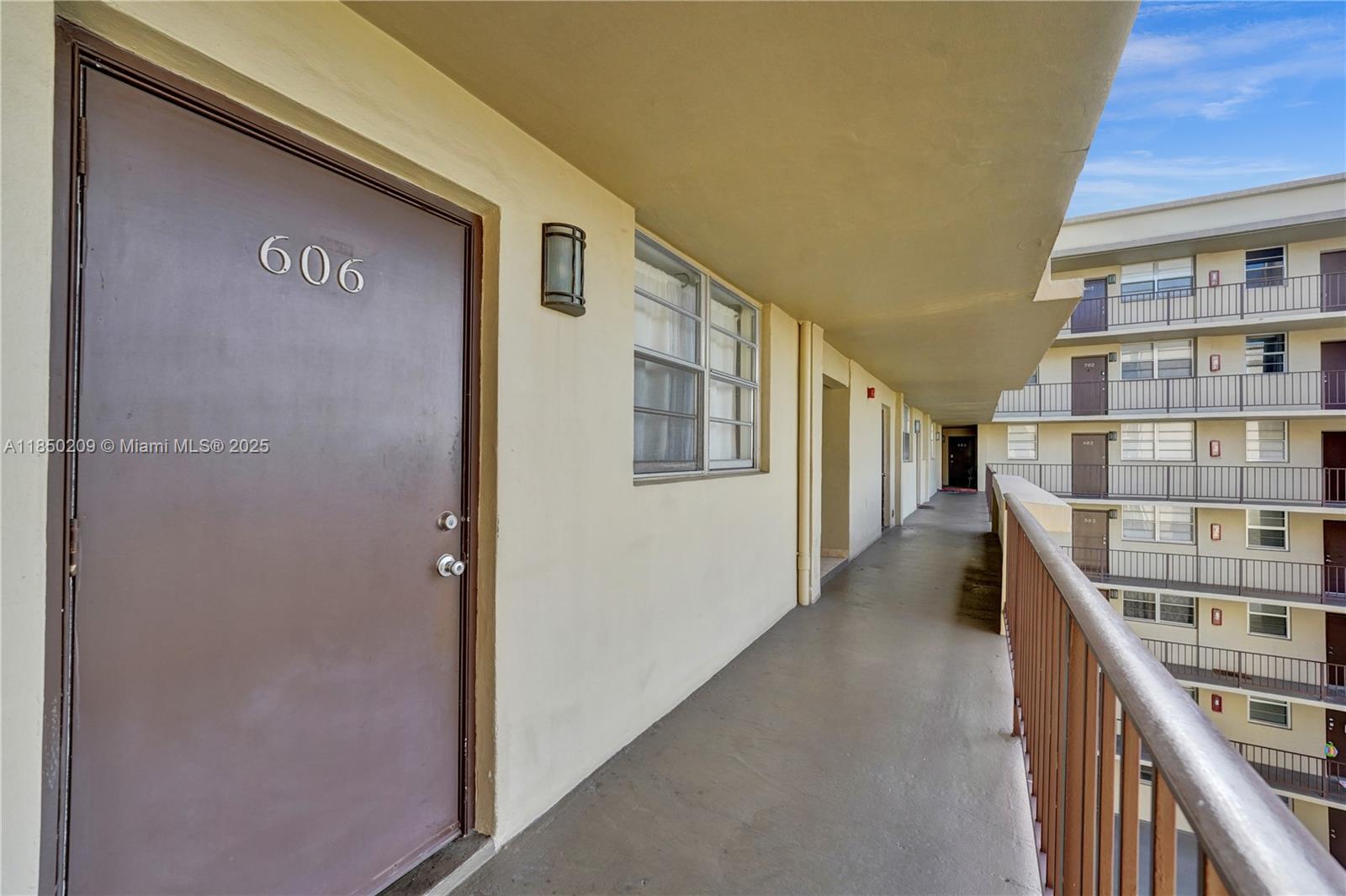 1811 Jefferson St # 606