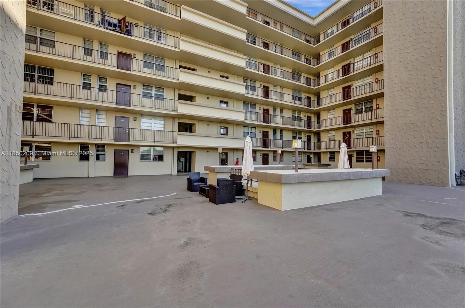 1811 Jefferson St # 606